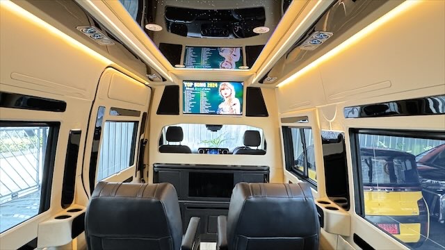 New Benz Sprinter 2024 VVIP 11 Seats