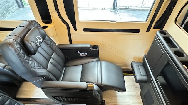 New Benz Sprinter 2024 VVIP 11 Seats