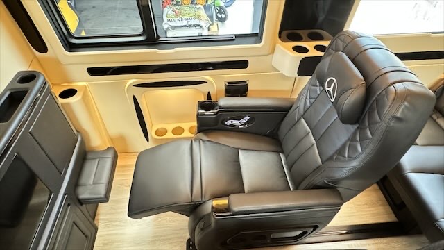 New Benz Sprinter 2024 VVIP 11 Seats