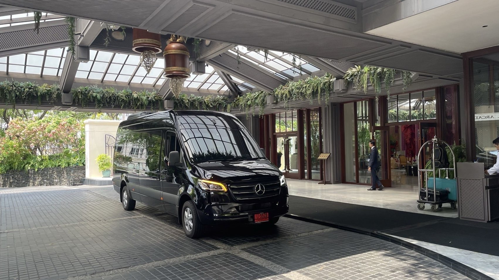 New Benz Sprinter 2024 VVIP 11 Seats