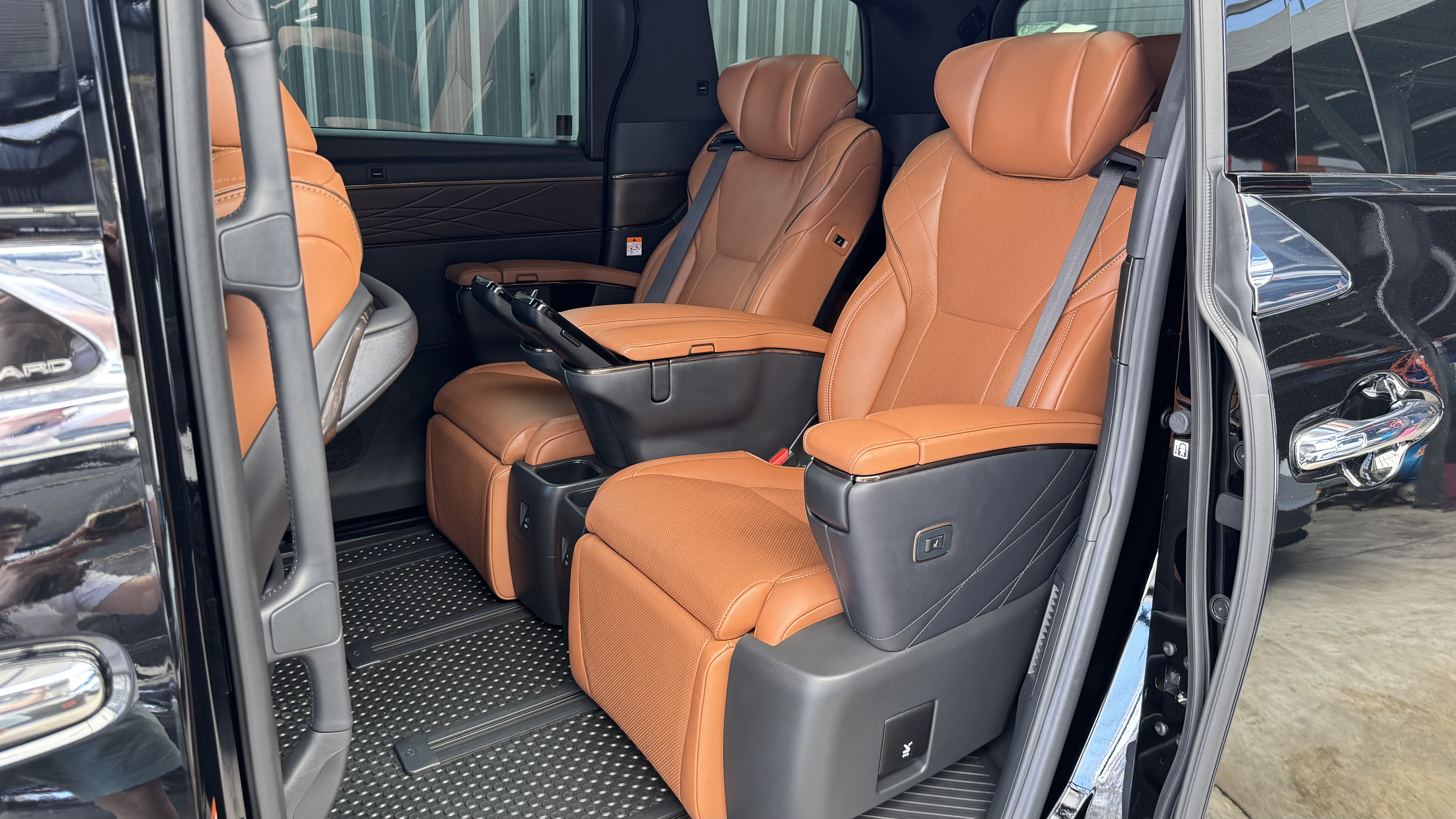 New Toyota Alphard Executive Lounge 2025 VVIP 7 Seats