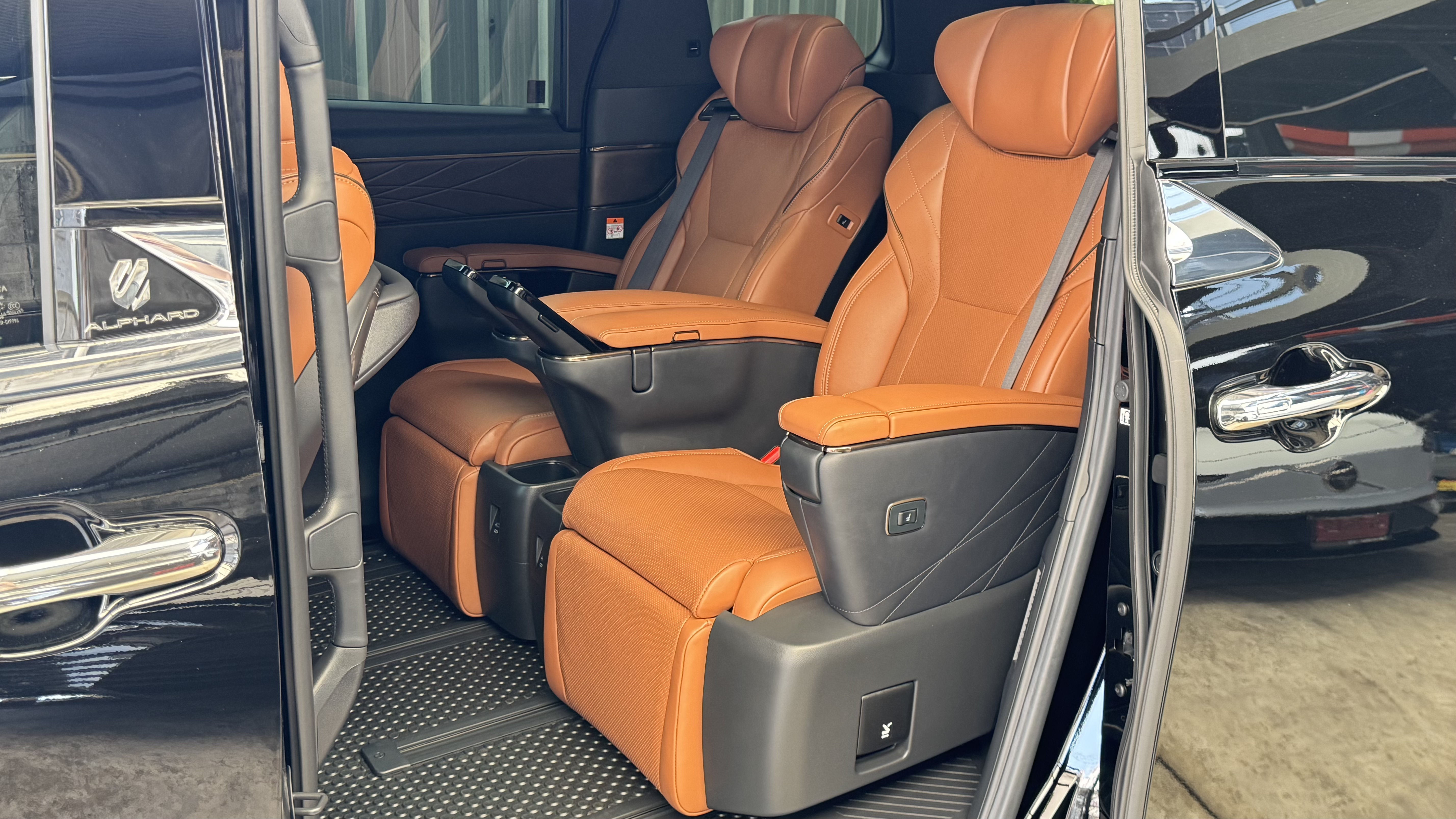 New Toyota Alphard Executive Lounge 2025 VVIP 7 Seats