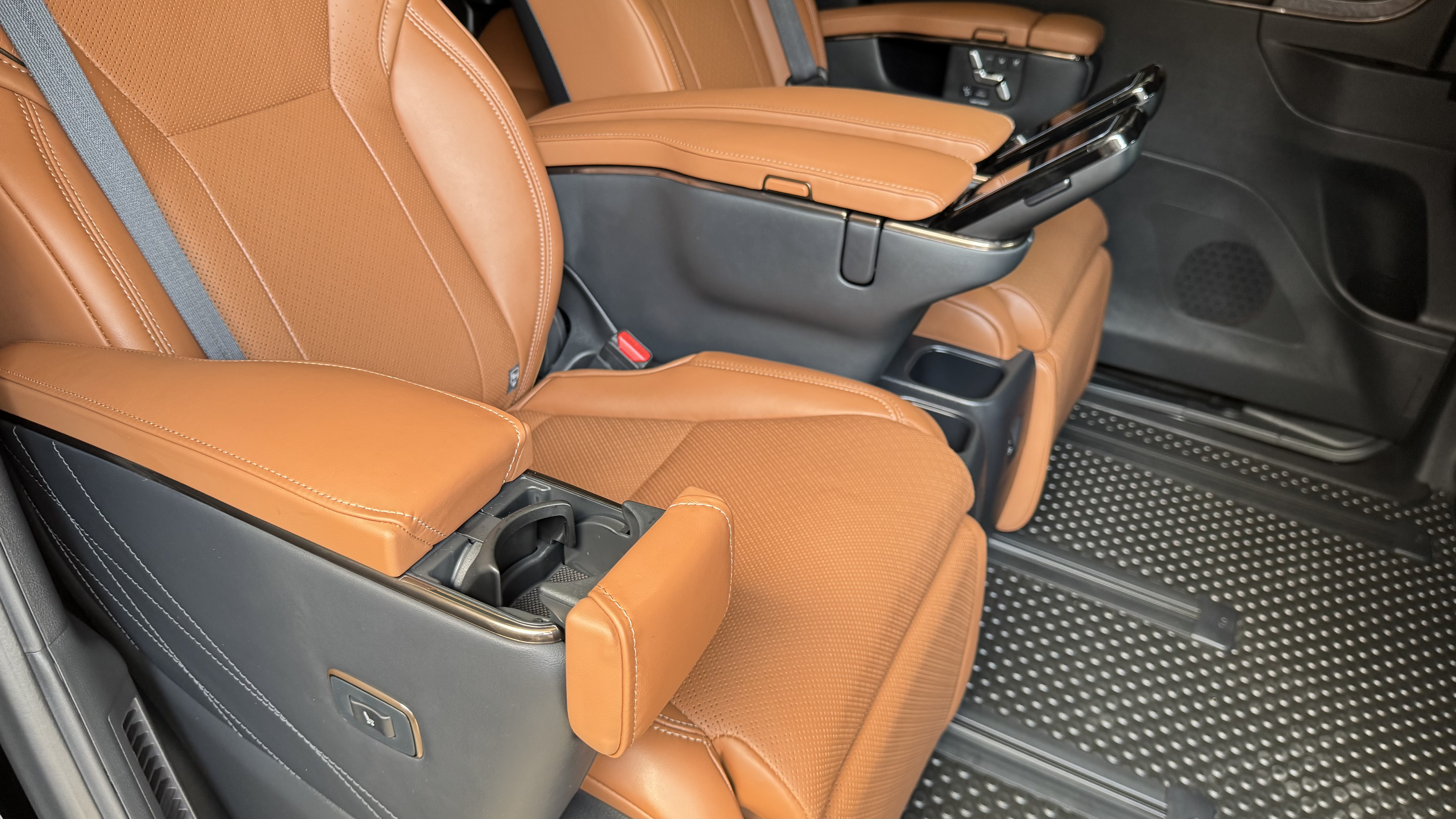 New Toyota Alphard Executive Lounge 2025 VVIP 7 Seats