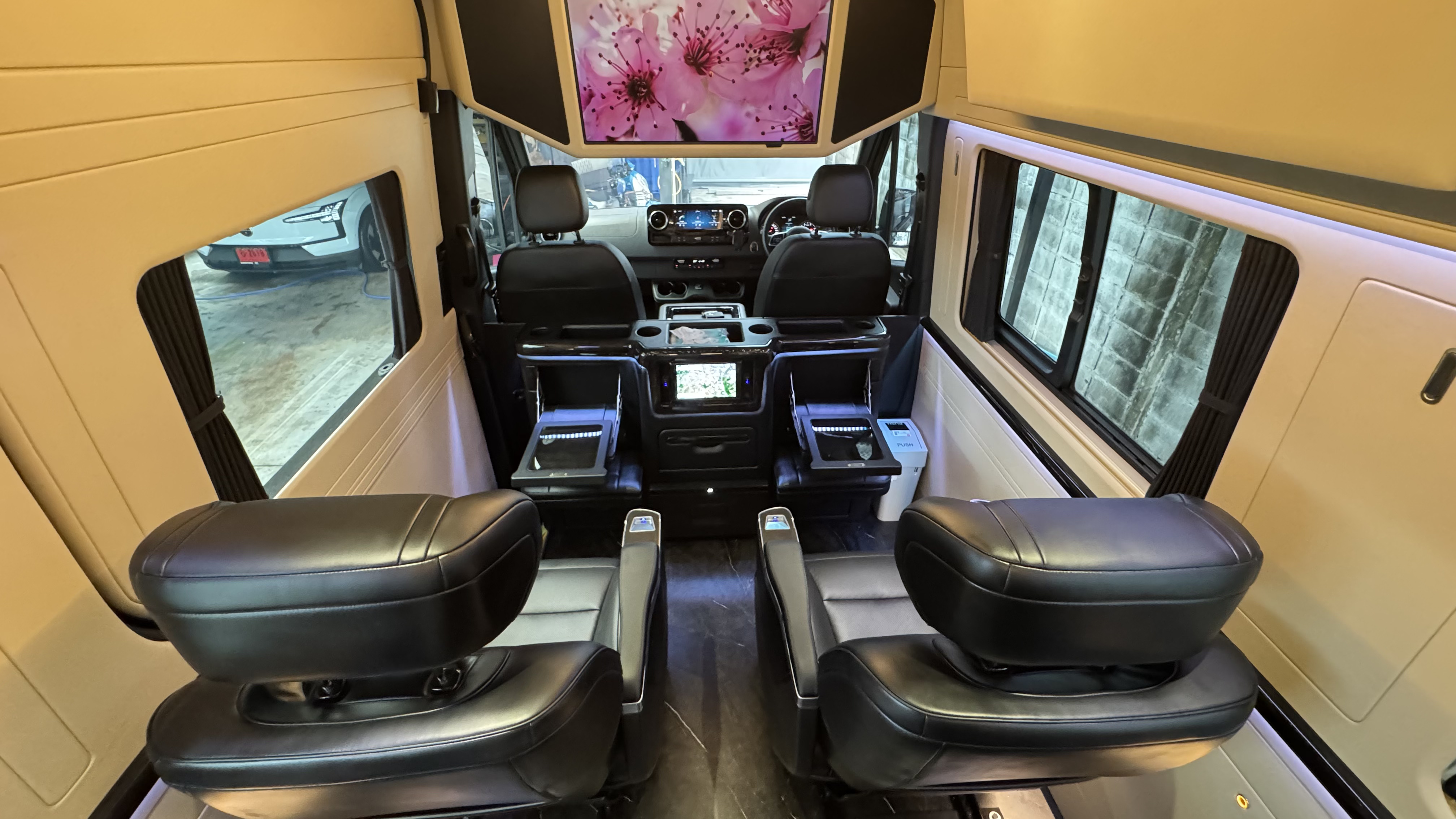 New Benz Sprinter 419 Model 2025 VVIP 10-13 Seats