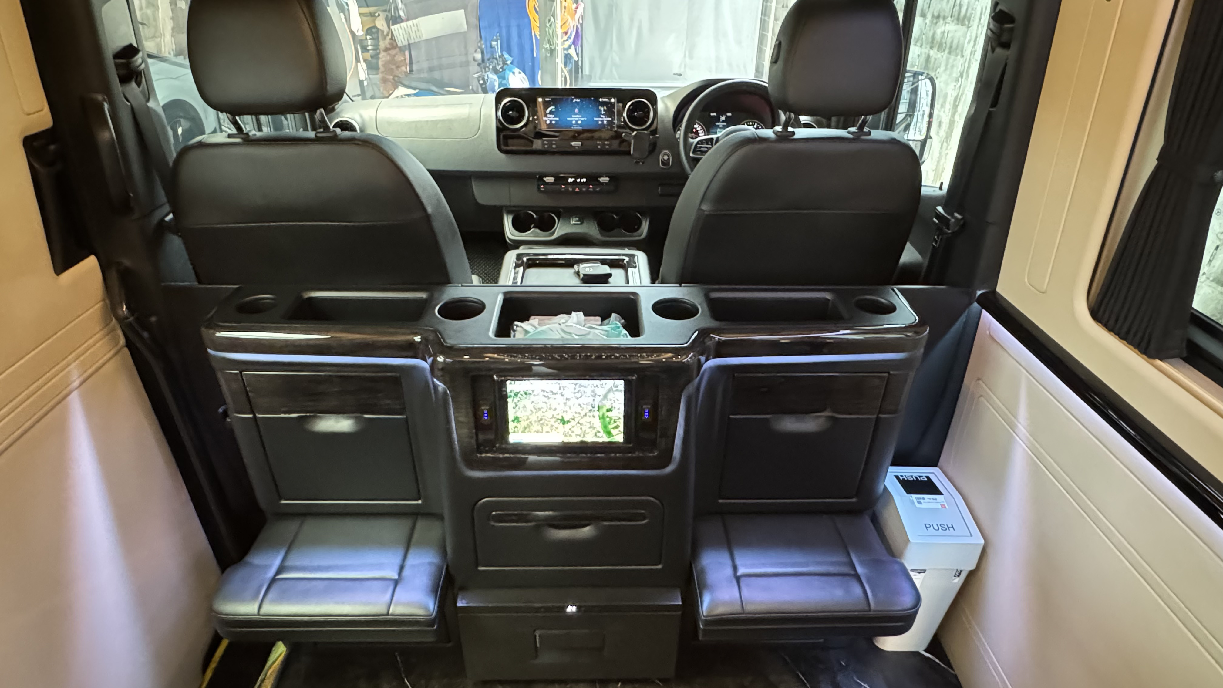New Benz Sprinter 419 Model 2025 VVIP 10-13 Seats