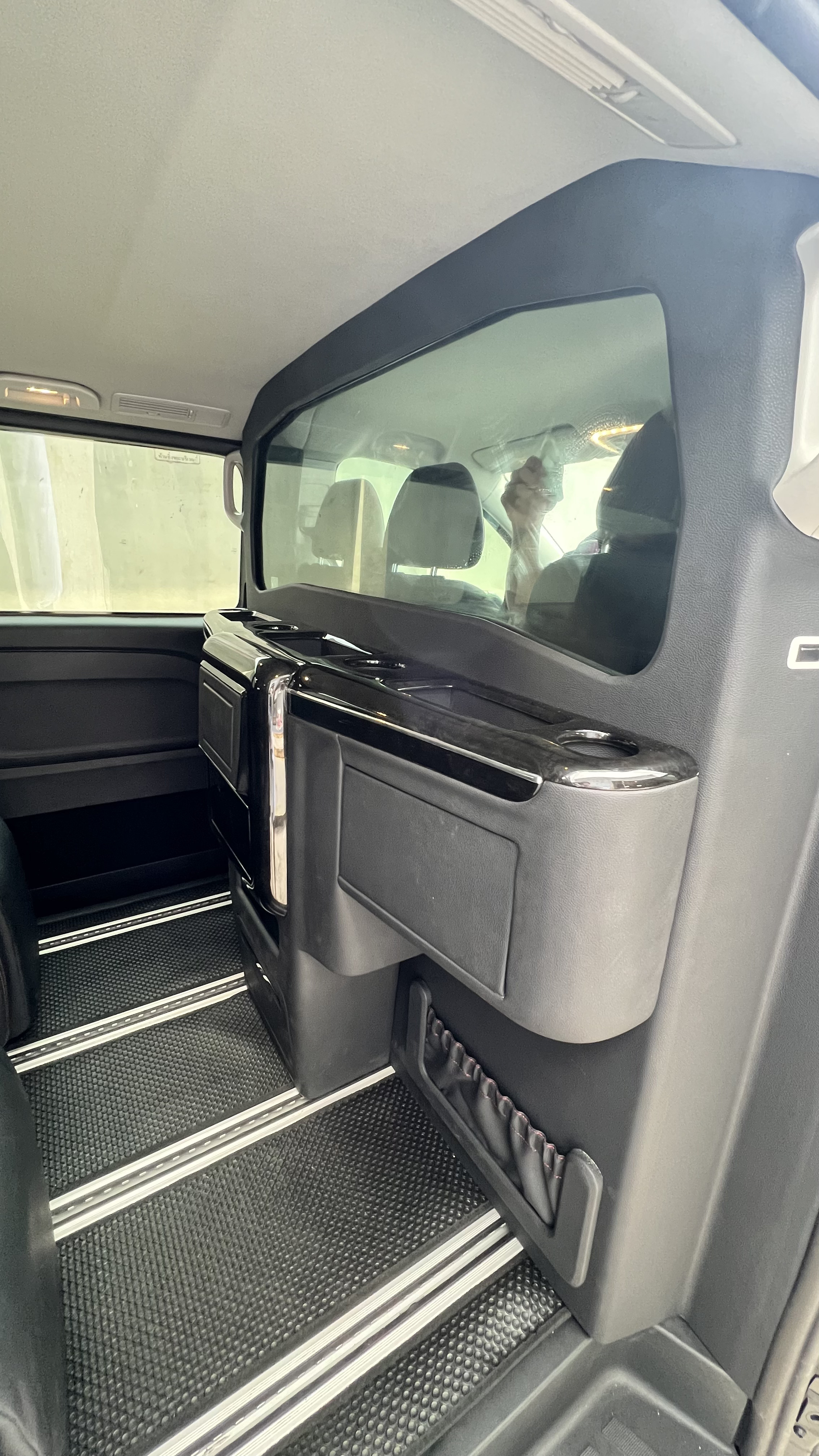 New Benz Vito 119 CDI Model 2023 VVIP 7 Seats