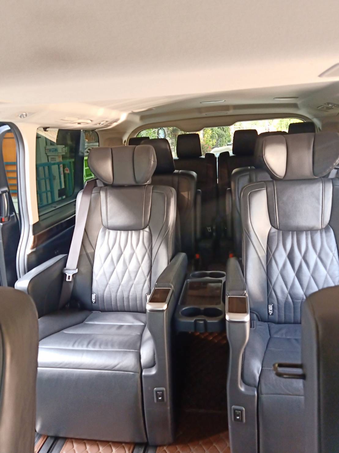 New Toyota Majesty Premium Model 2024 VIP 11 Seats