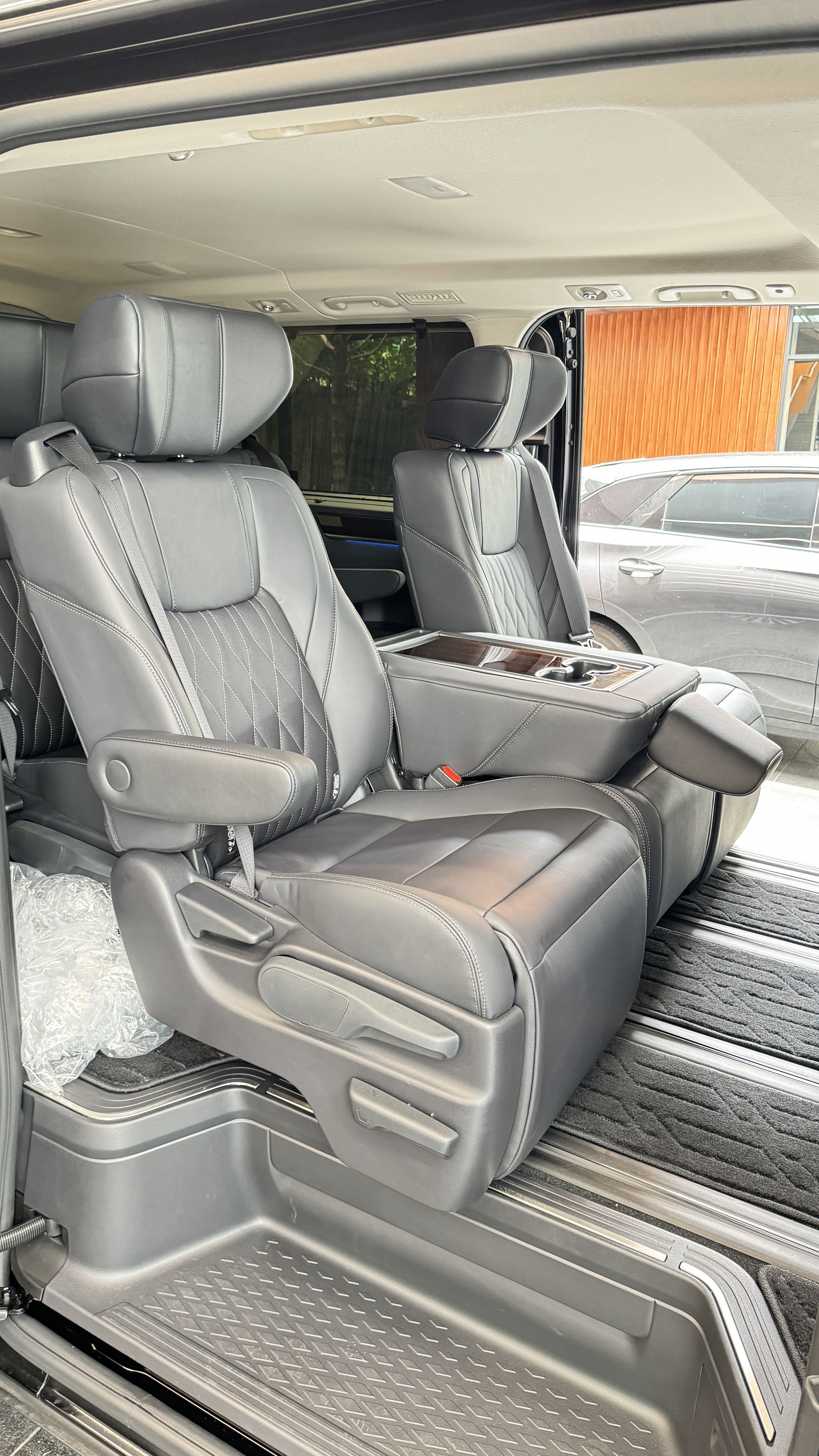 New Toyota Majesty Premium Model 2024 VIP 11 Seats