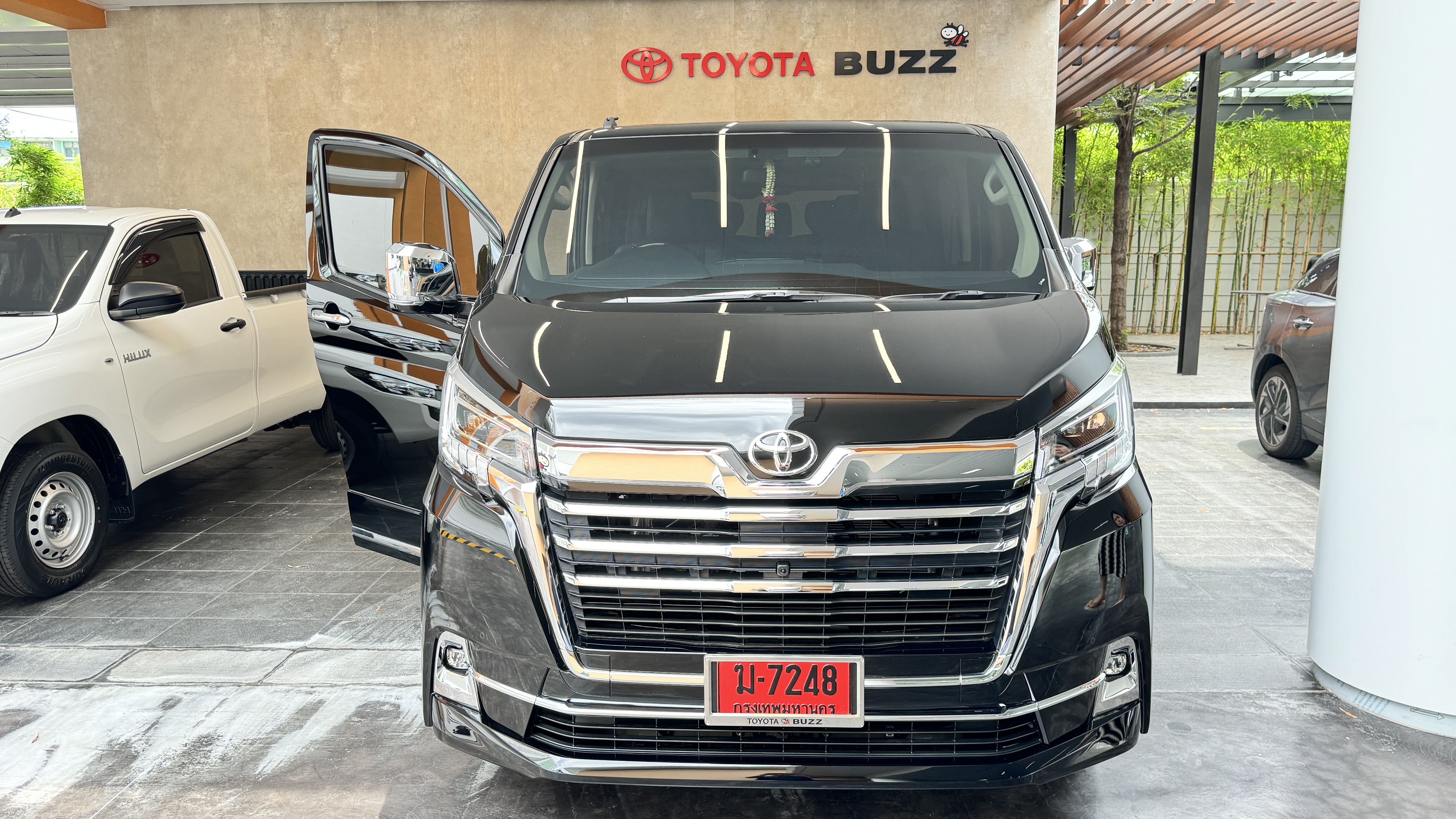 New Toyota Majesty Premium Model 2024 VIP 11 Seats