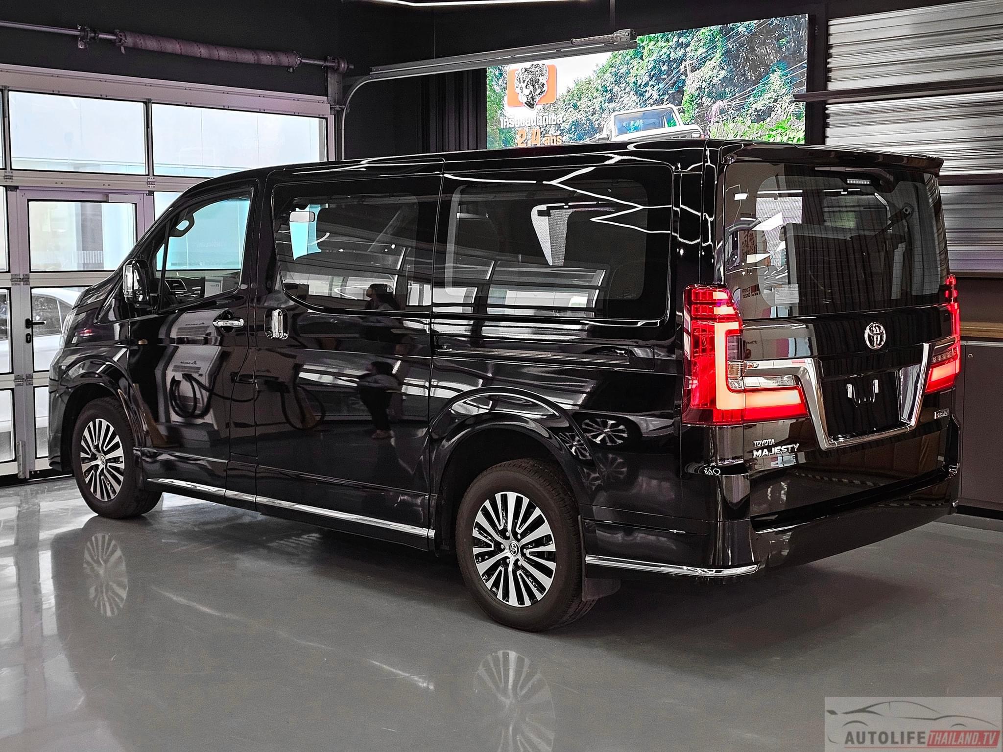 New Toyota Majesty Premium Model 2024 VIP 11 Seats