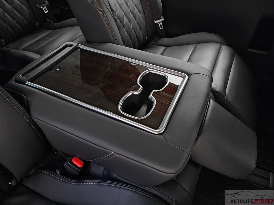 New Toyota Majesty Premium Model 2024 VIP 11 Seats