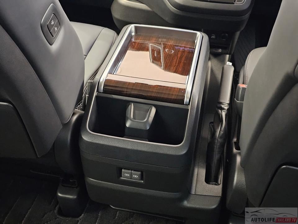 New Toyota Majesty Premium Model 2024 VIP 11 Seats