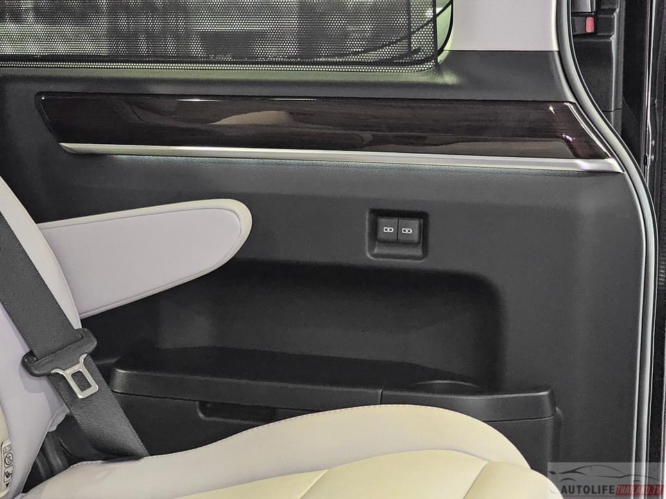 New Toyota Majesty Premium Model 2024 VIP 11 Seats