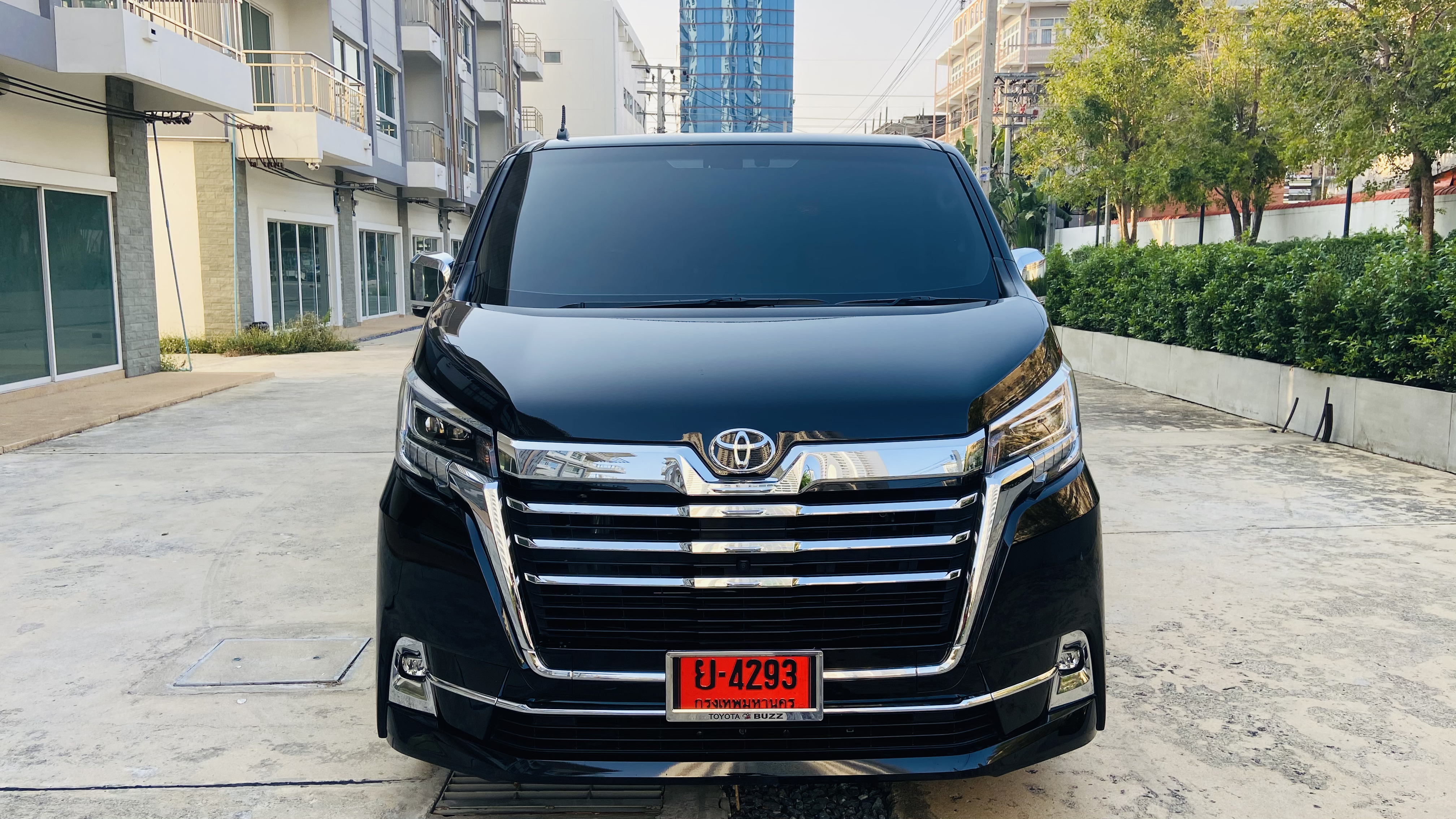 New Toyota Majesty Premium Model 2024 VIP 11 Seats