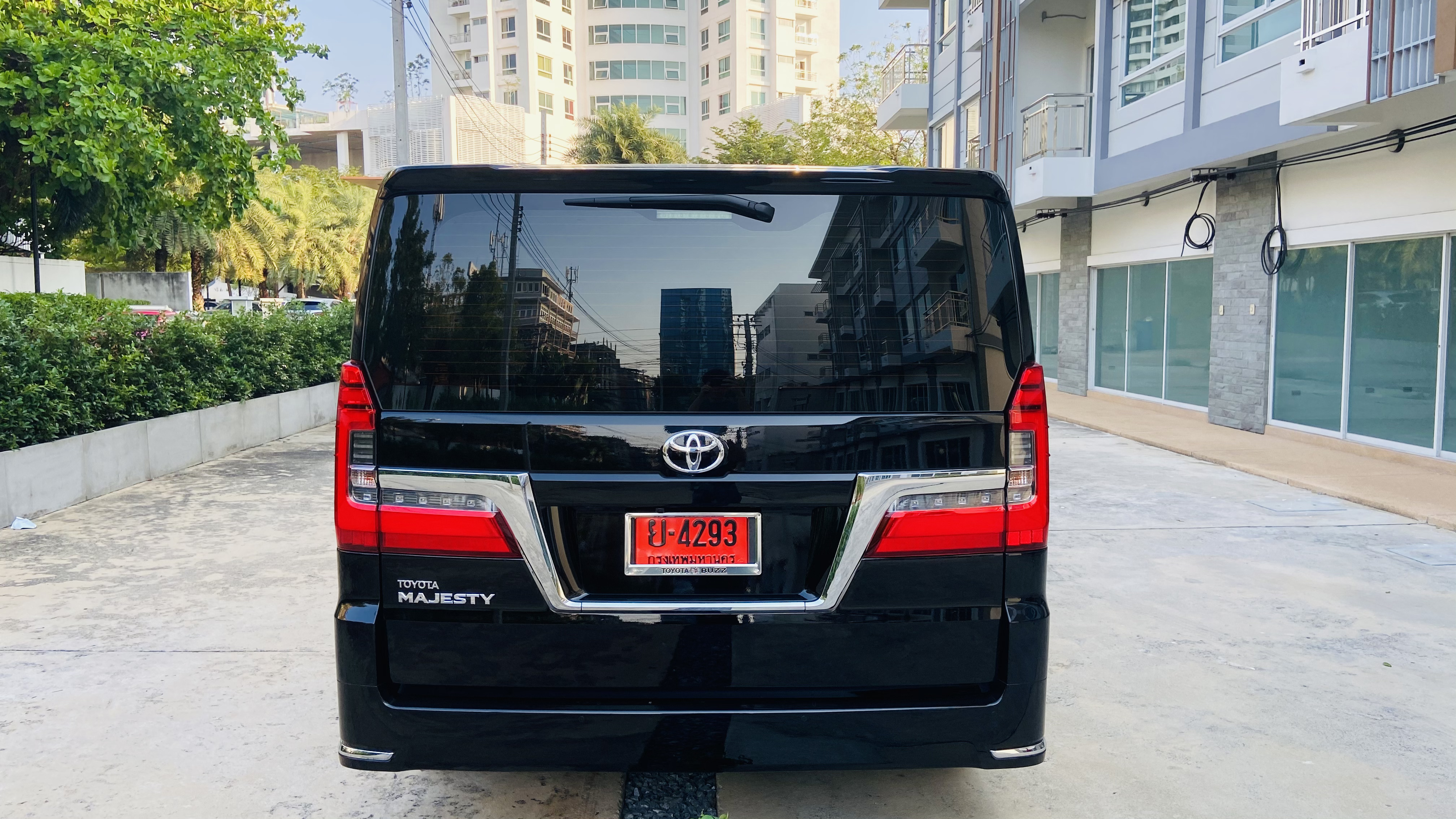 New Toyota Majesty Premium Model 2024 VIP 11 Seats
