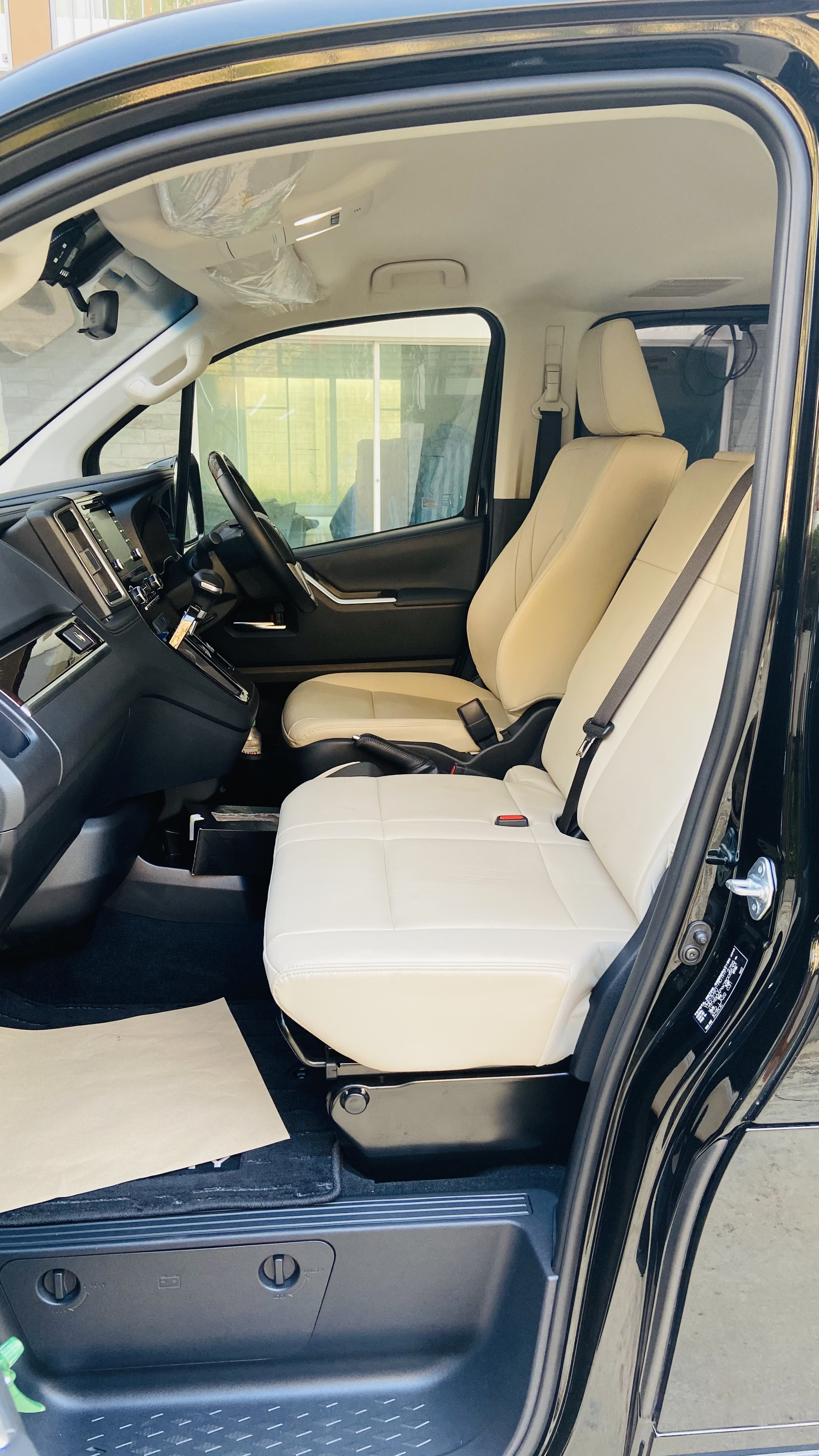 New Toyota Majesty Premium Model 2024 VIP 11 Seats