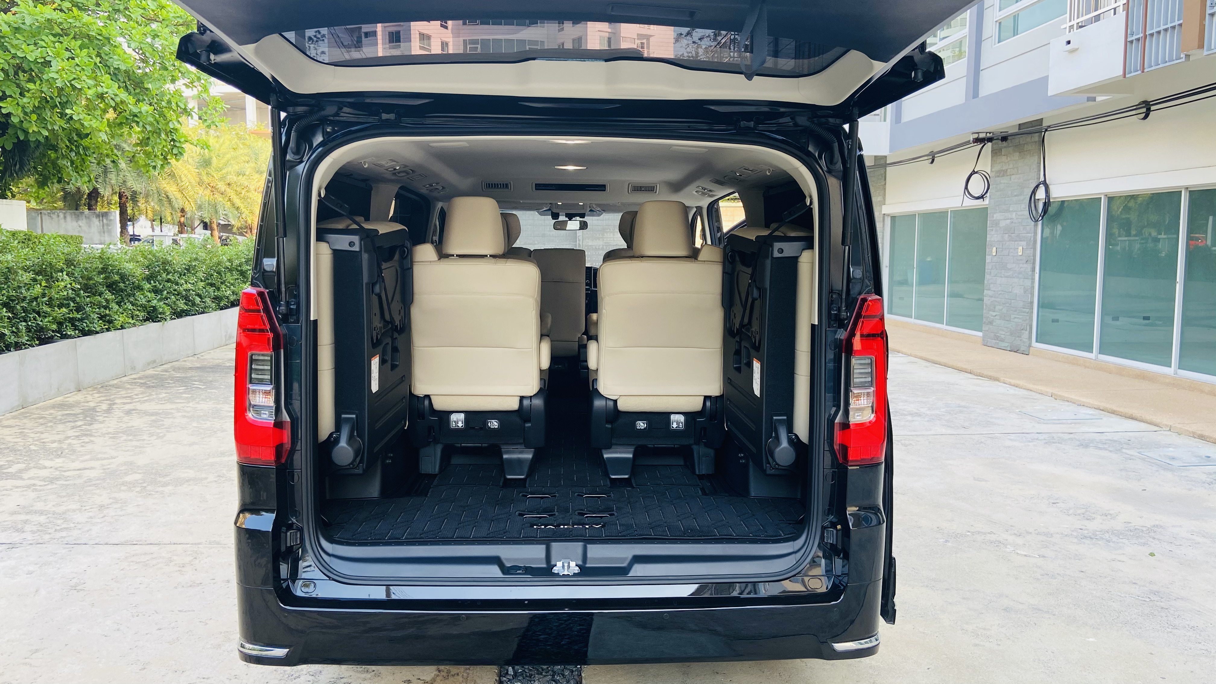 New Toyota Majesty Premium Model 2024 VIP 11 Seats