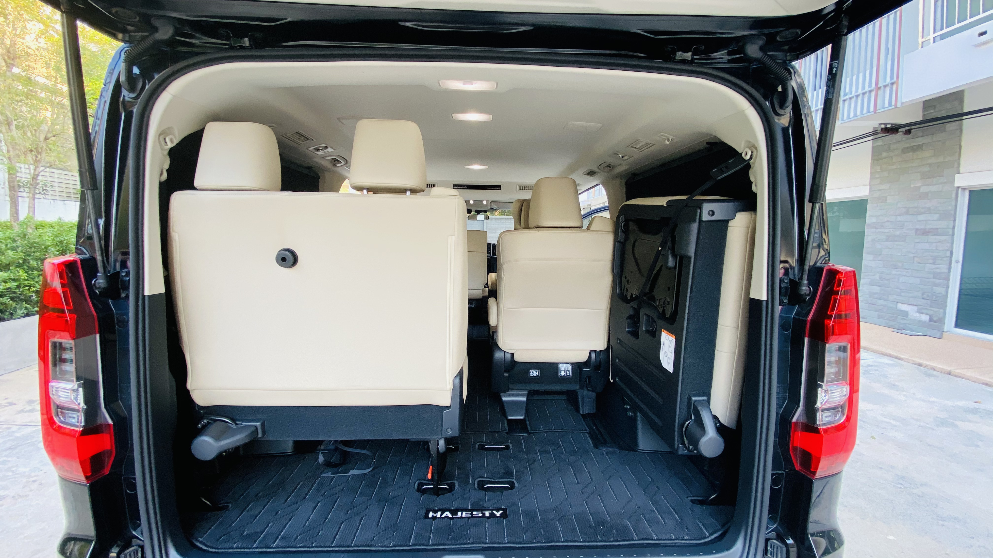 New Toyota Majesty Premium Model 2024 VIP 11 Seats