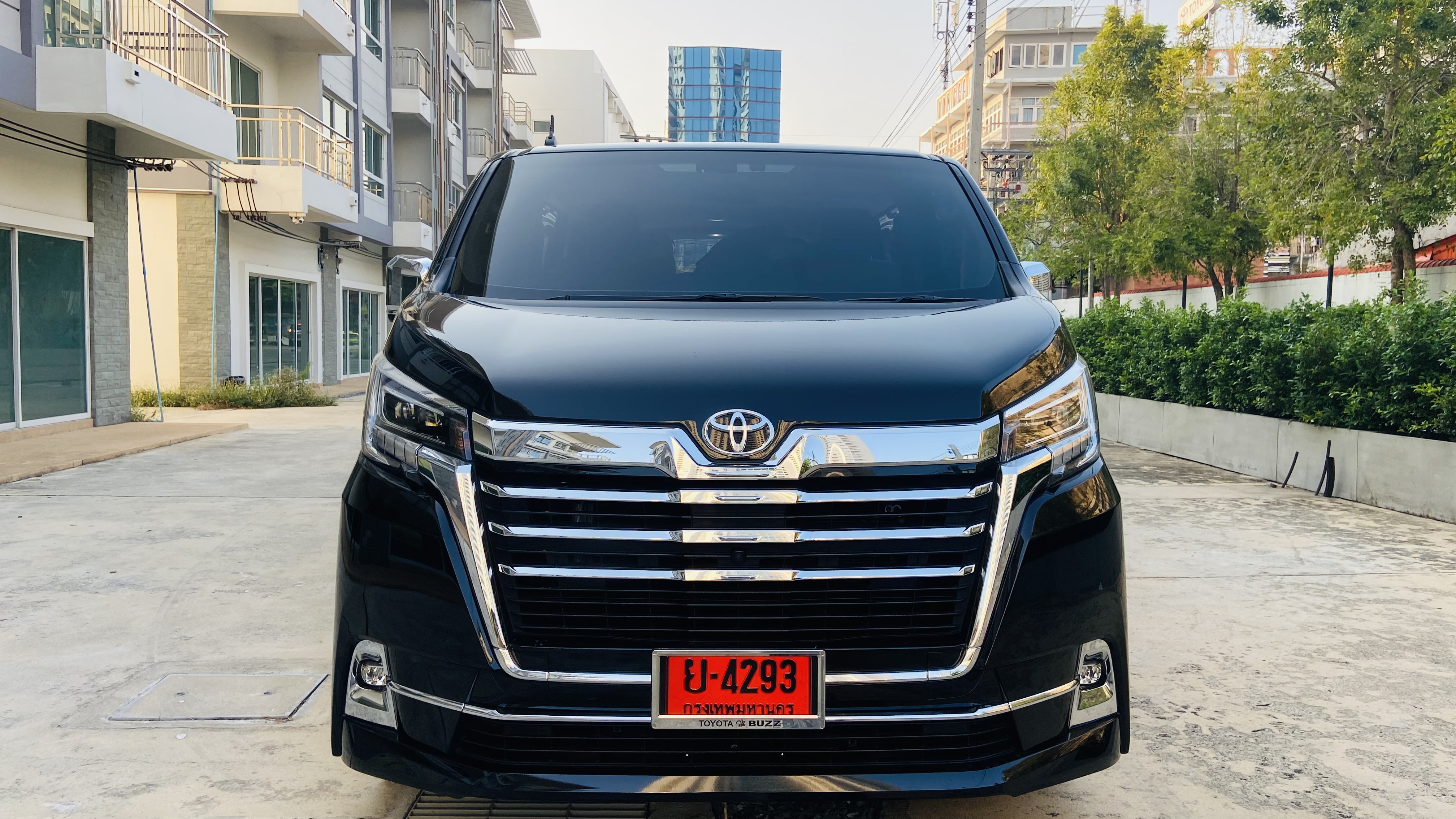 New Toyota Majesty Premium Model 2024 VIP 11 Seats