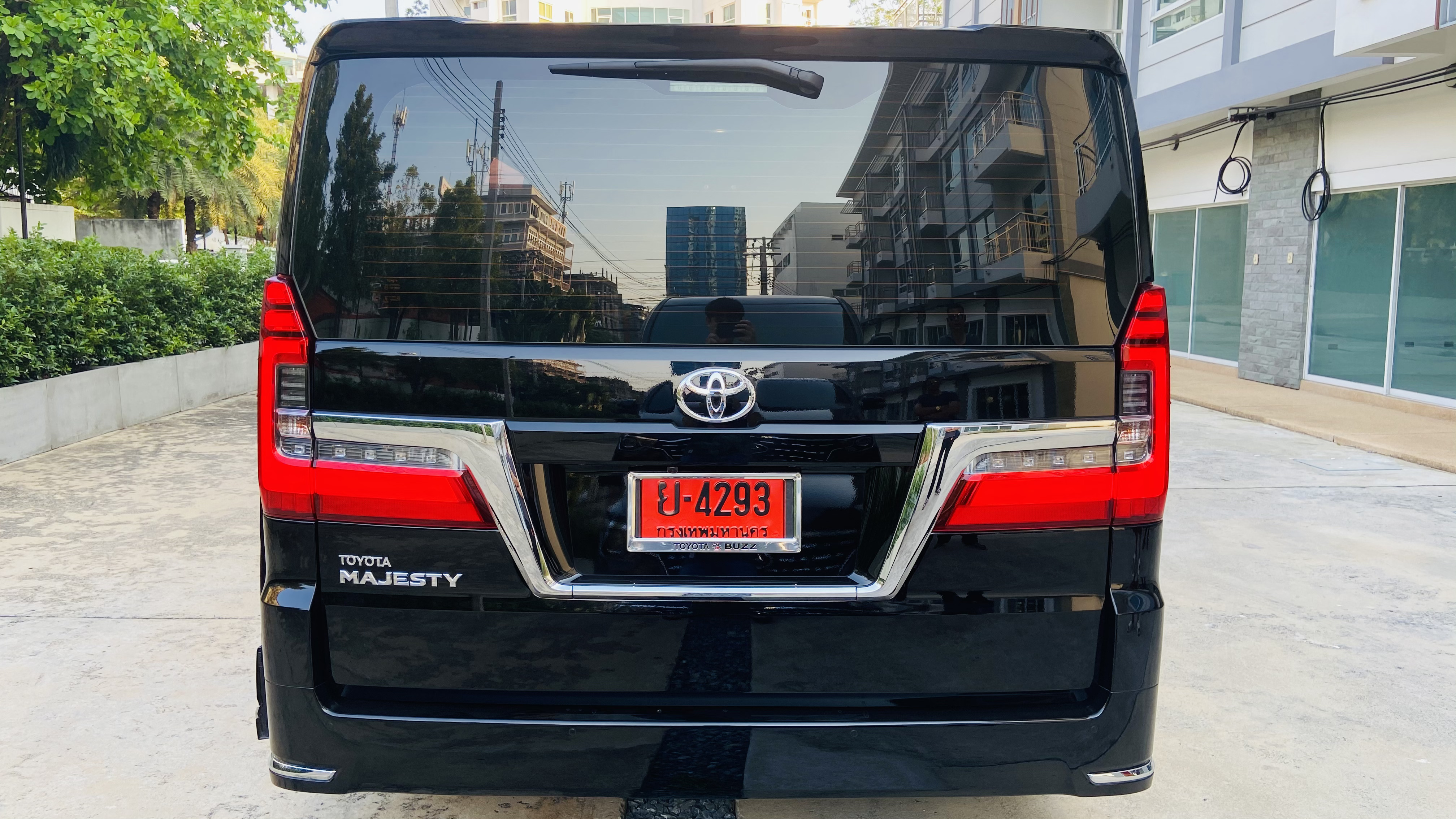 New Toyota Majesty Premium Model 2024 VIP 11 Seats