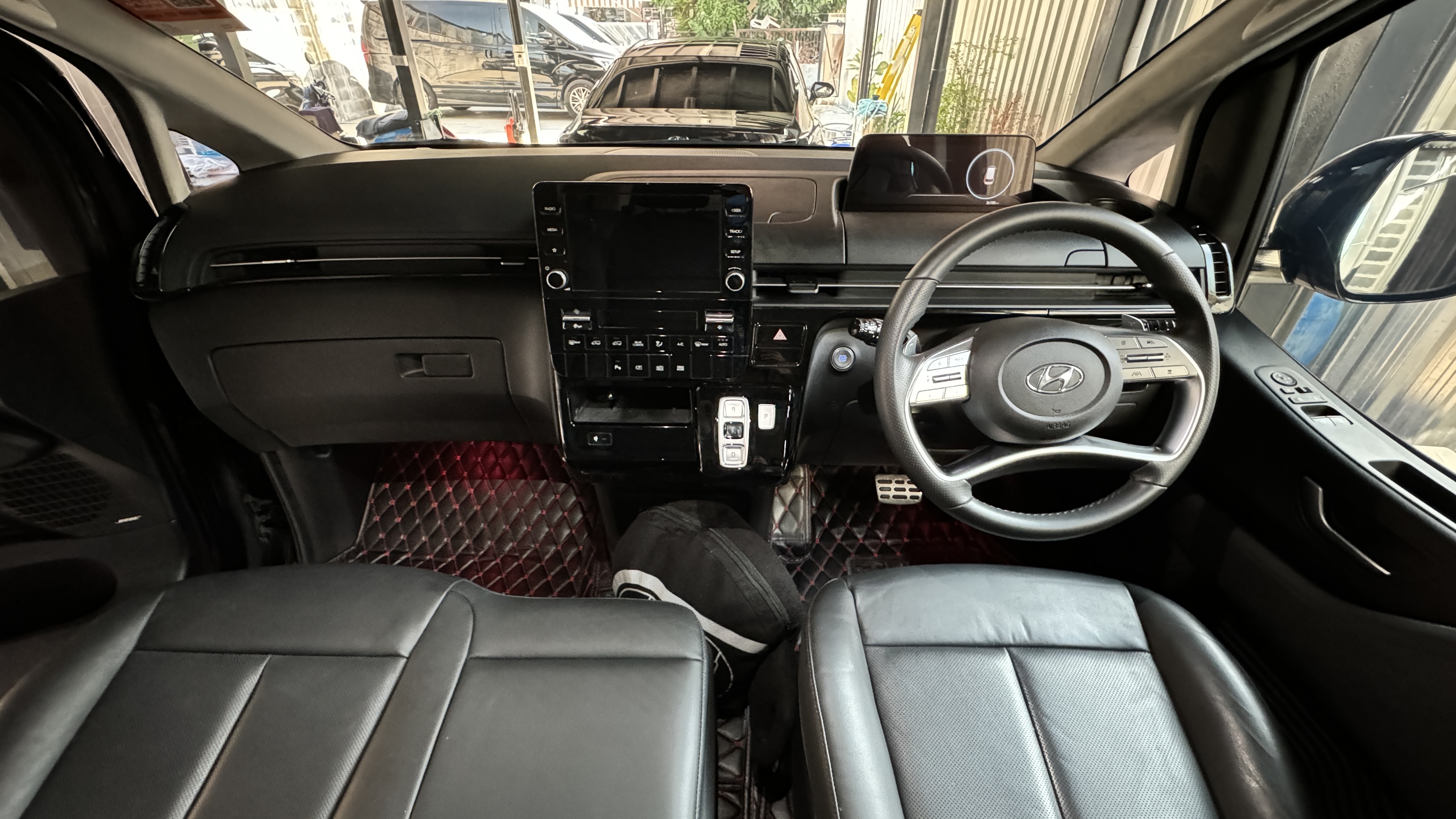 New Hyundai Staria Premium SEL Model 2023 VIP 7-11 Seats