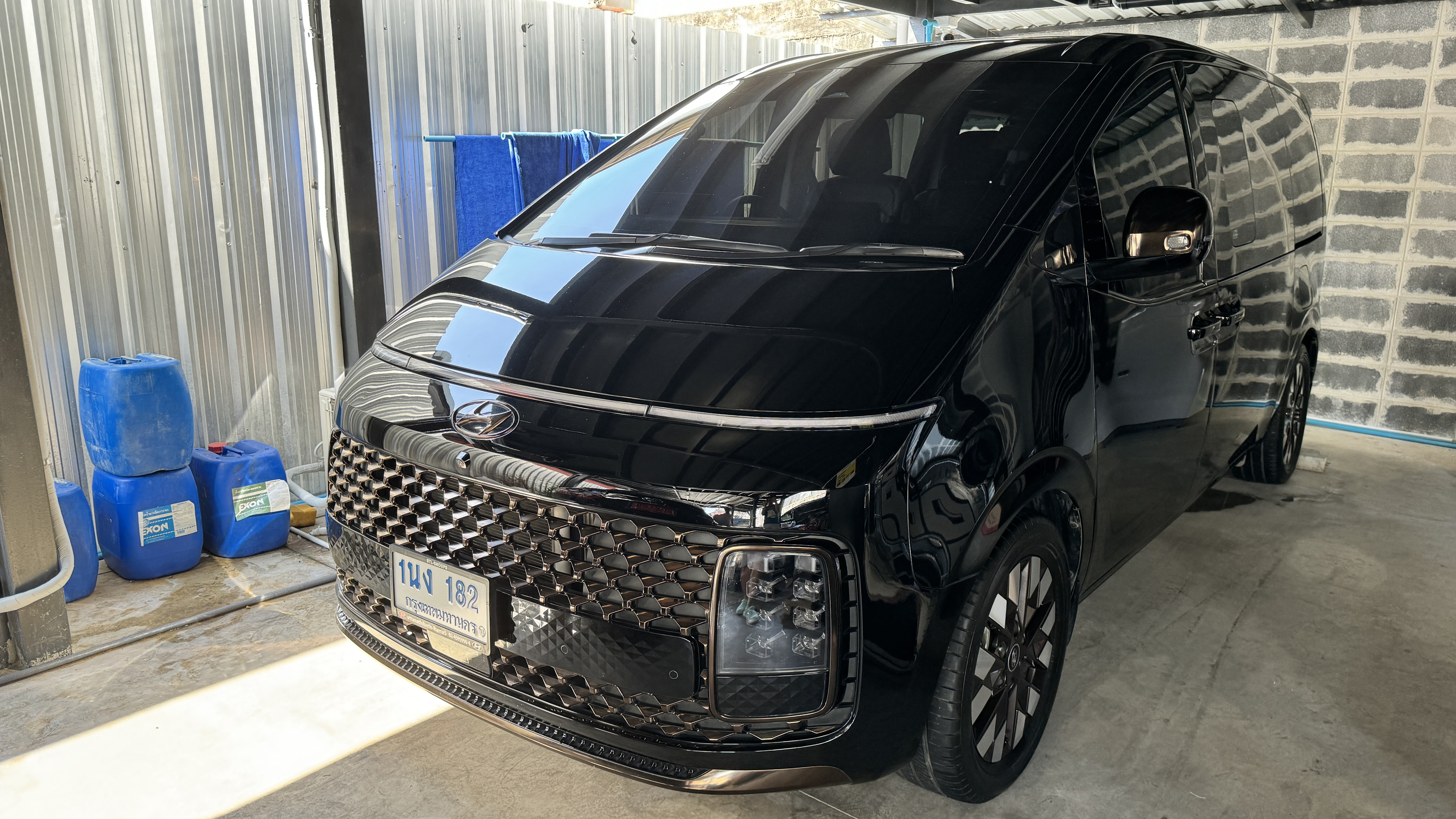 New Hyundai Staria Premium SEL Model 2023 VIP 7-11 Seats