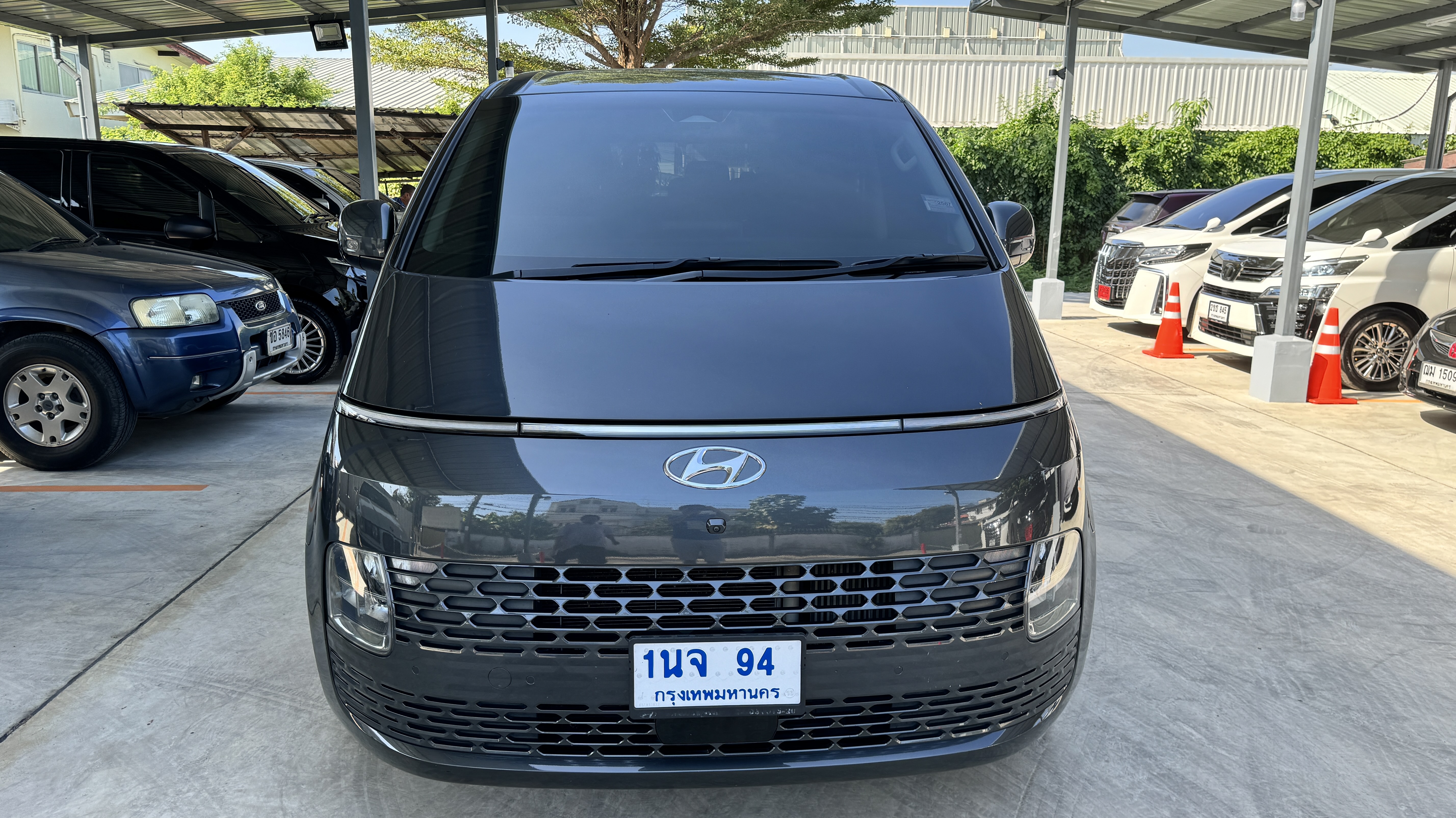 New Hyundai Staria Premium SEL Model 2023 VIP 7-11 Seats
