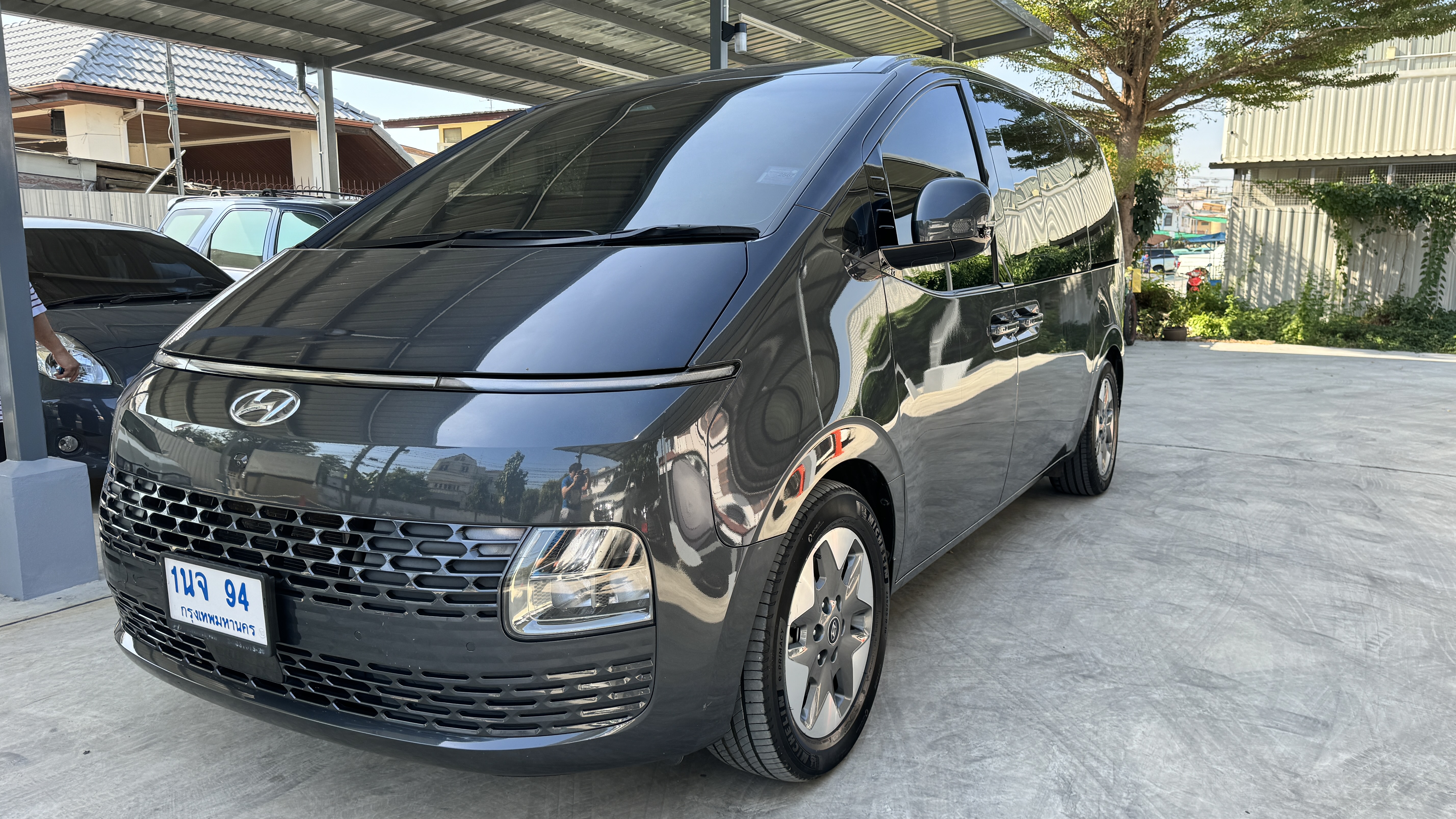 New Hyundai Staria Premium SEL Model 2023 VIP 7-11 Seats