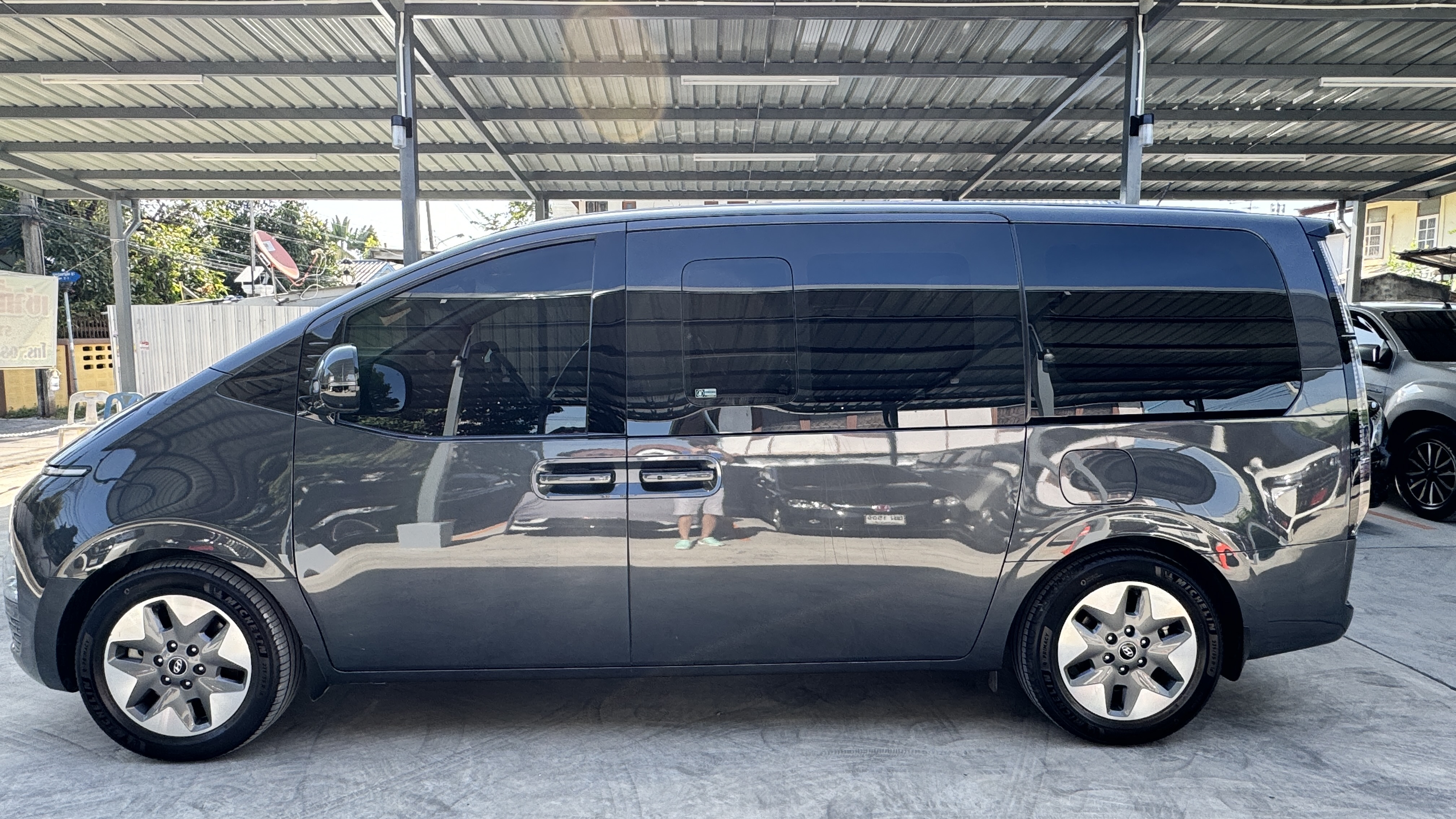 New Hyundai Staria Premium SEL Model 2023 VIP 7-11 Seats