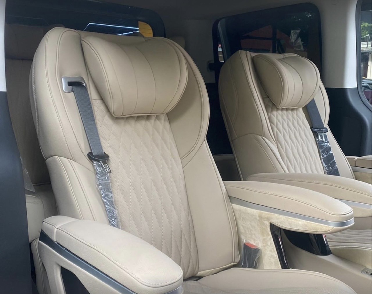 New Hyundai Staria Premium SEL Model 2023 VIP 7-11 Seats