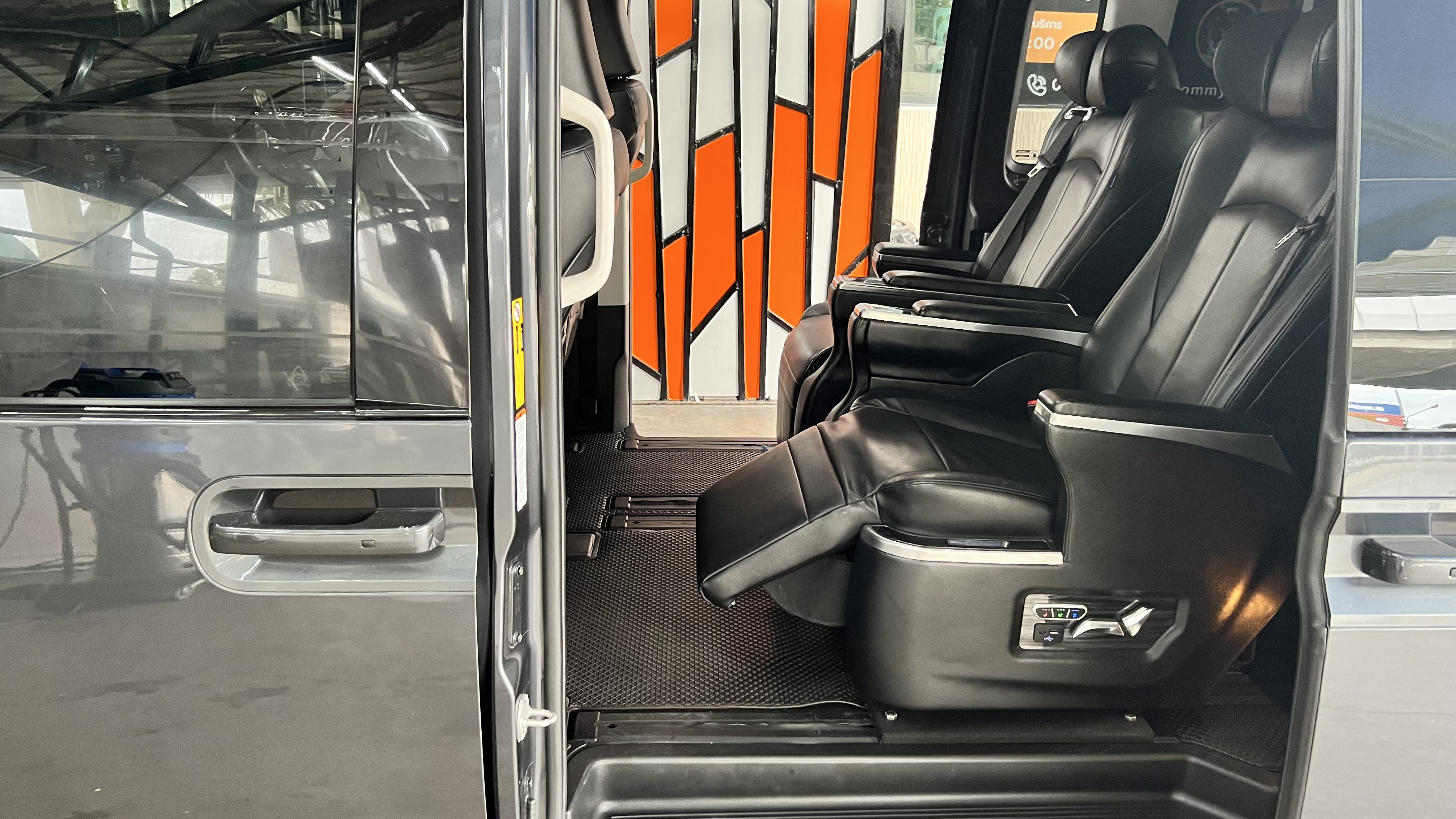New Hyundai Staria Premium SEL Model 2023 VIP 7-11 Seats