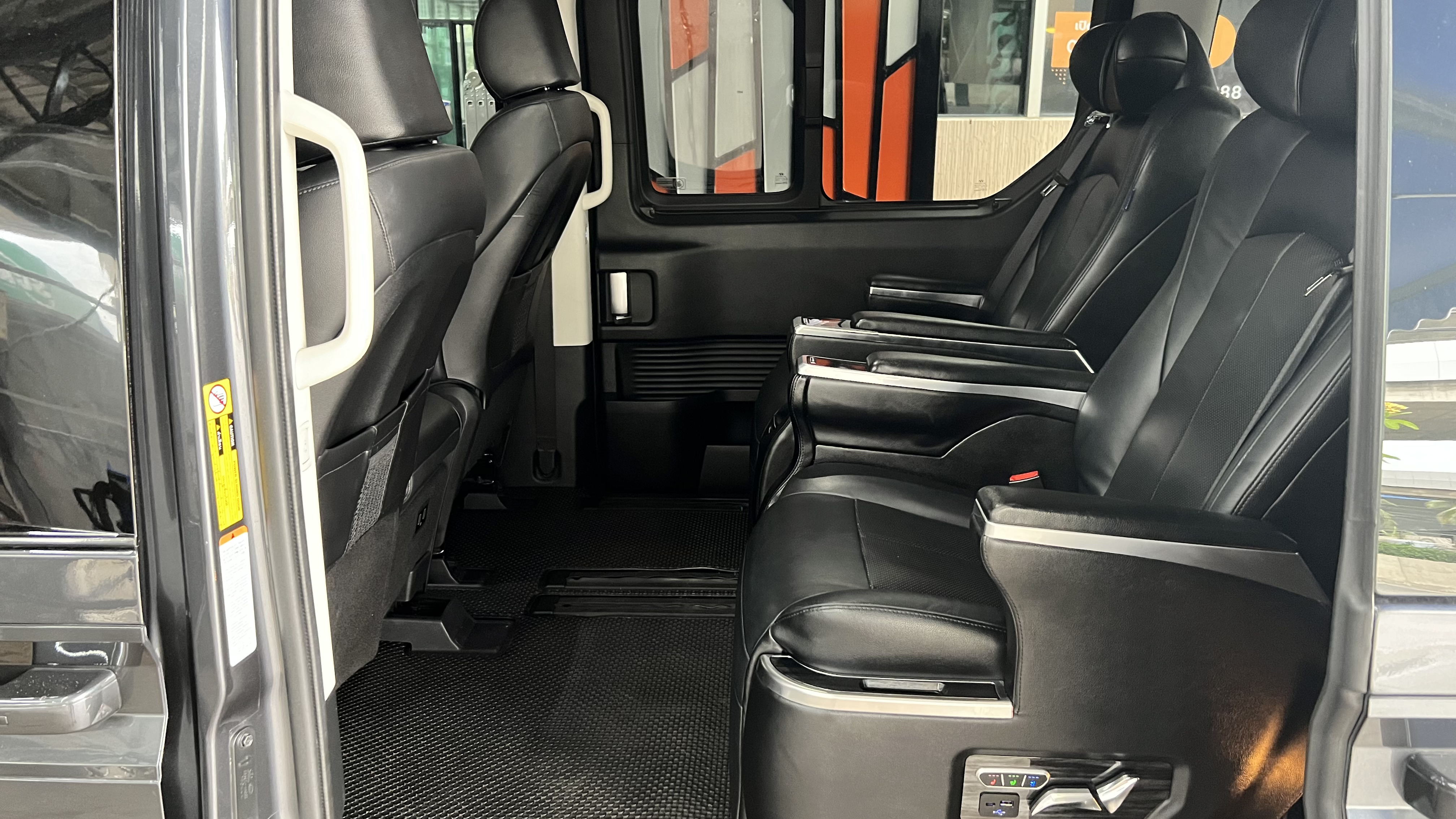 New Hyundai Staria Premium SEL Model 2023 VIP 7-11 Seats