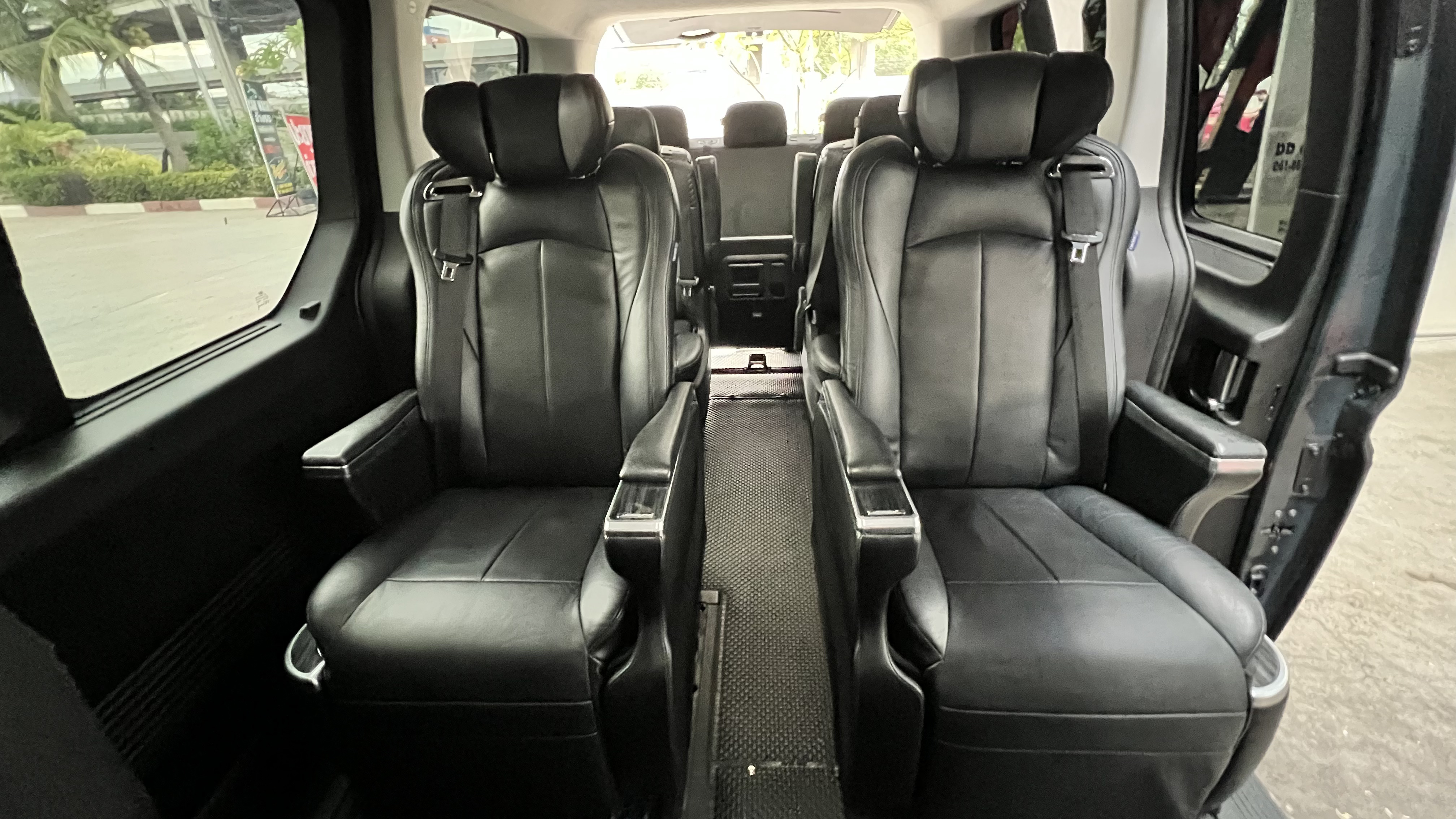 New Hyundai Staria Premium SEL Model 2023 VIP 7-11 Seats