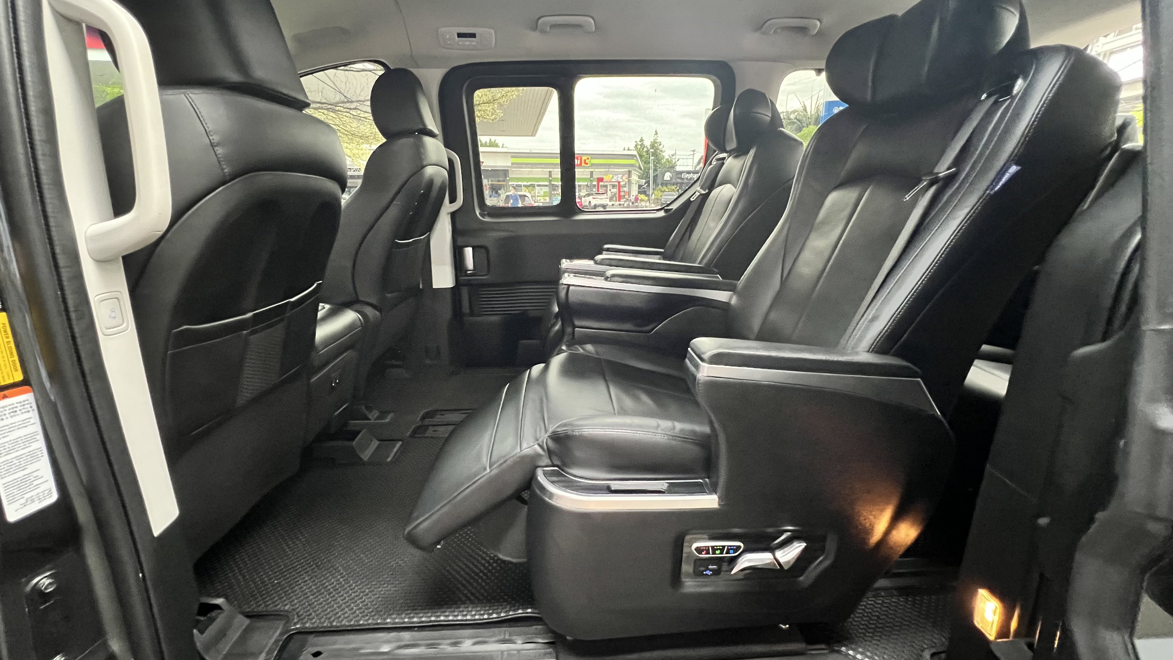 New Hyundai Staria Premium SEL Model 2023 VIP 7-11 Seats