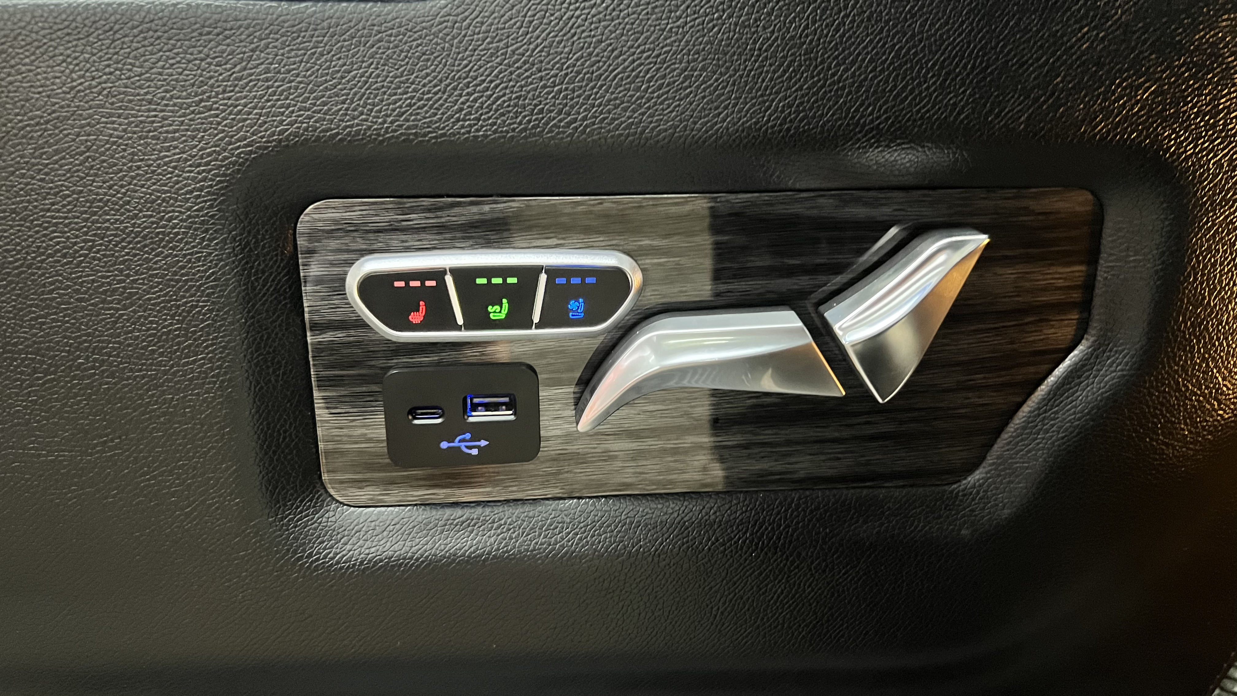 New Hyundai Staria Premium SEL Model 2023 VIP 7-11 Seats