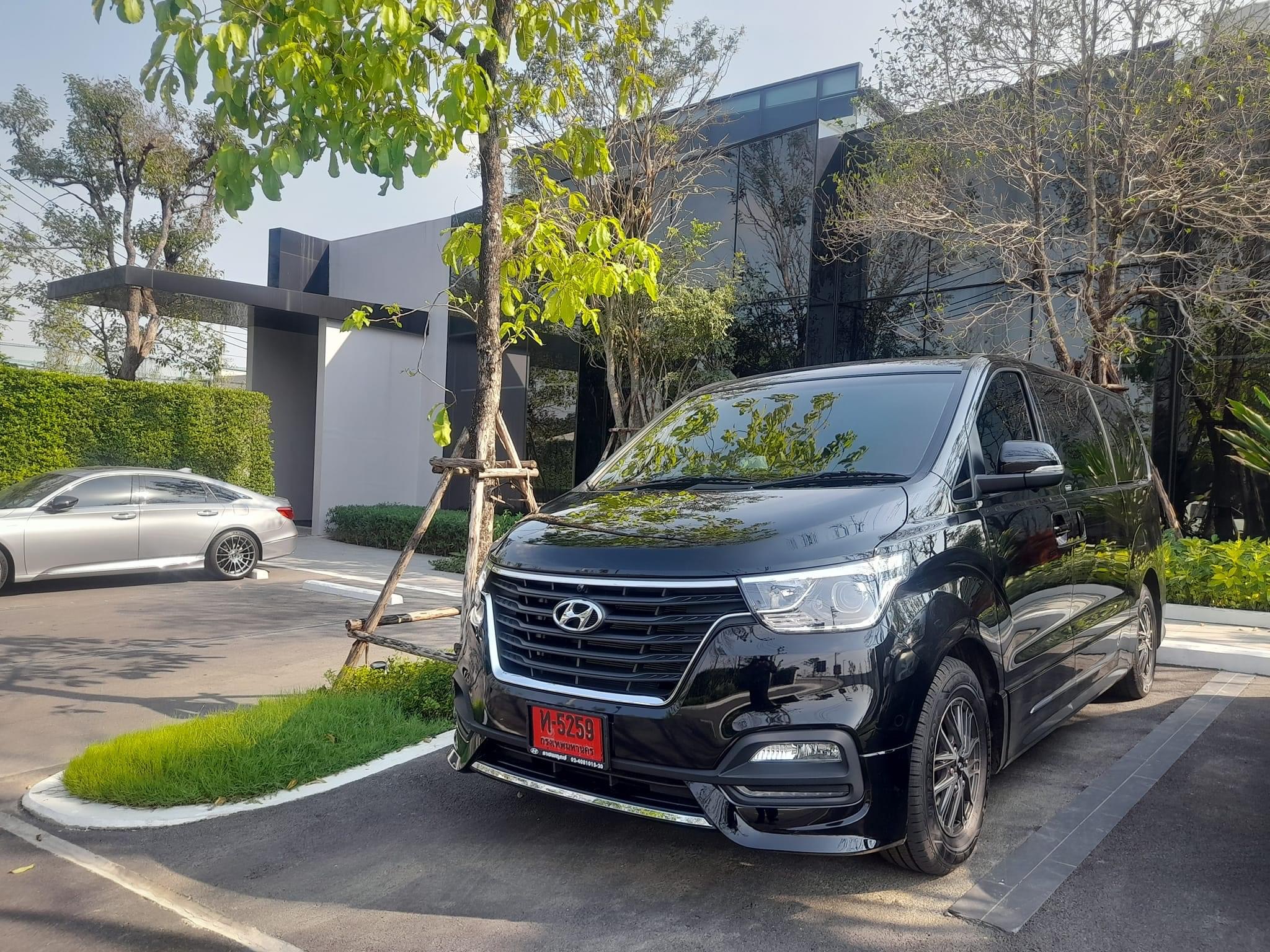Hyundai H1 Deluxe , Elite NS Model 2023-2024 VIP 11 Seats