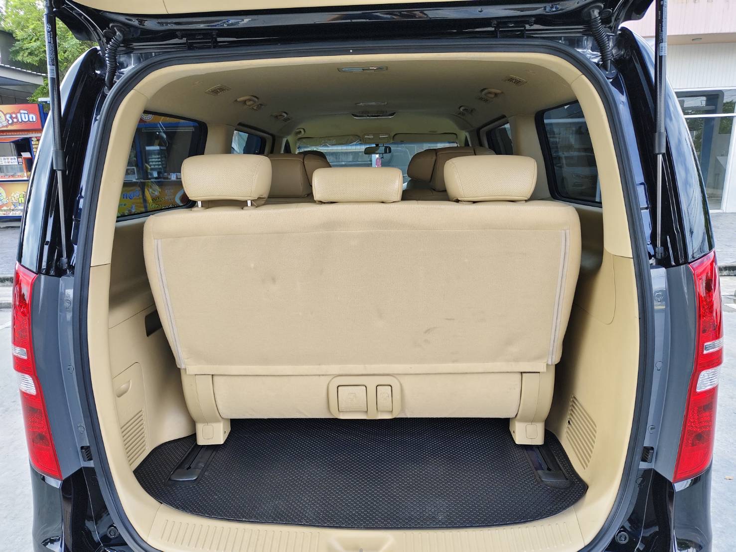 Hyundai H1 Deluxe , Elite NS Model 2023-2024 VIP 11 Seats