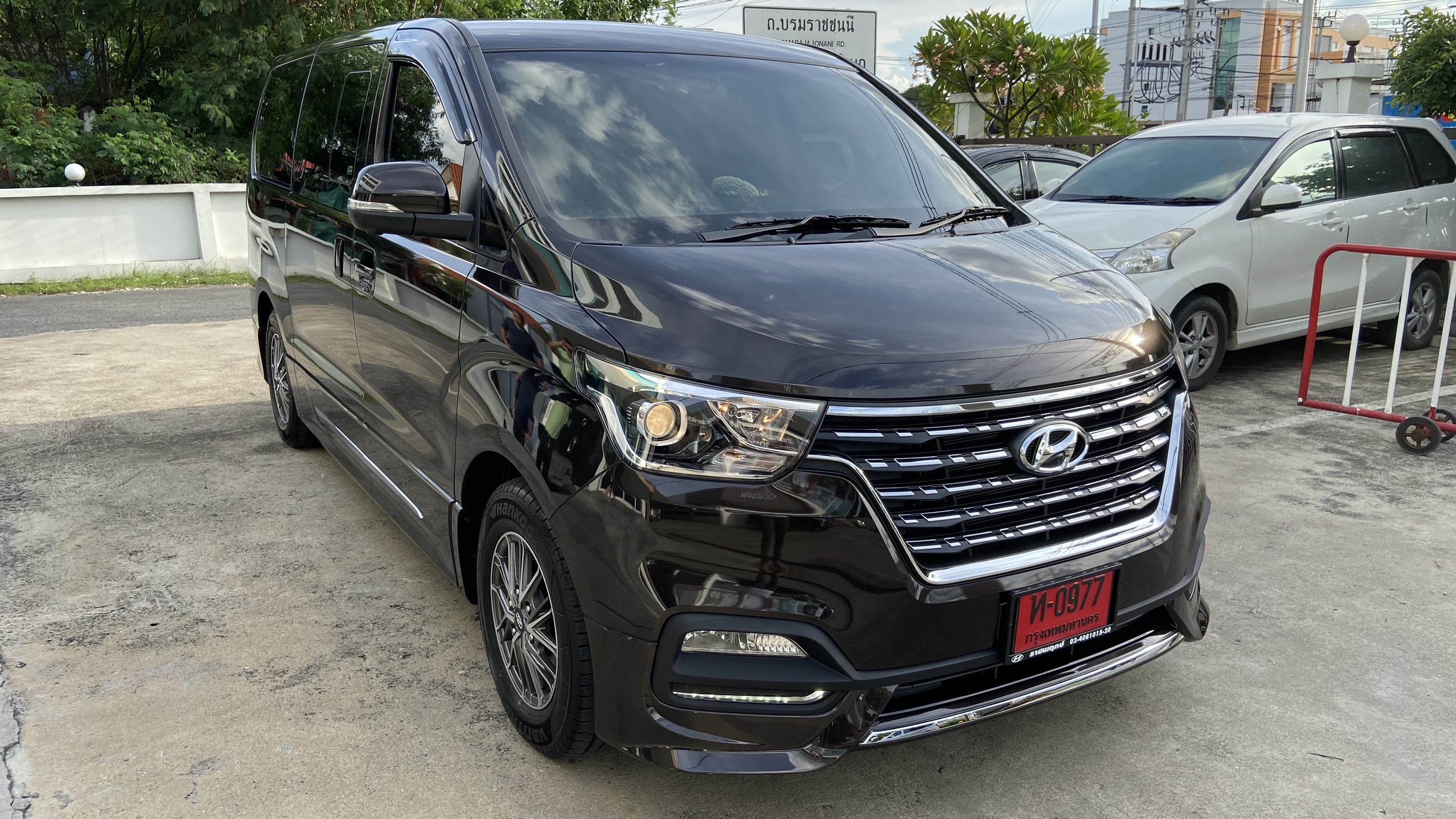 Hyundai H1 Deluxe , Elite NS Model 2023-2024 VIP 11 Seats