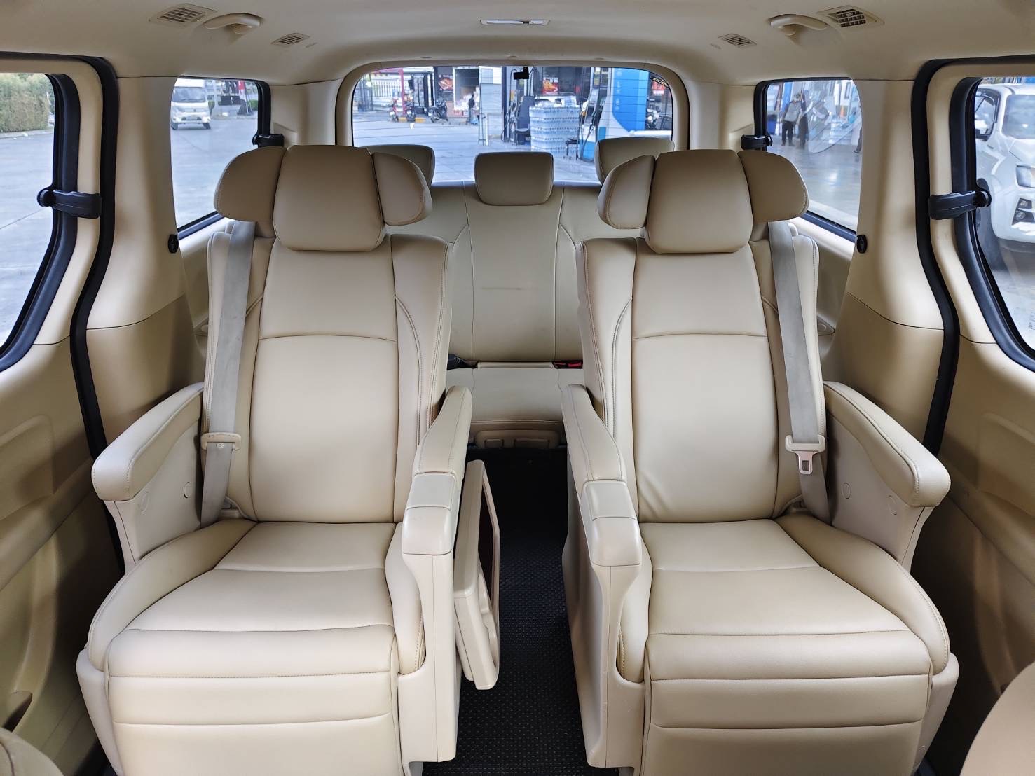 Hyundai H1 Deluxe , Elite NS Model 2023-2024 VIP 11 Seats