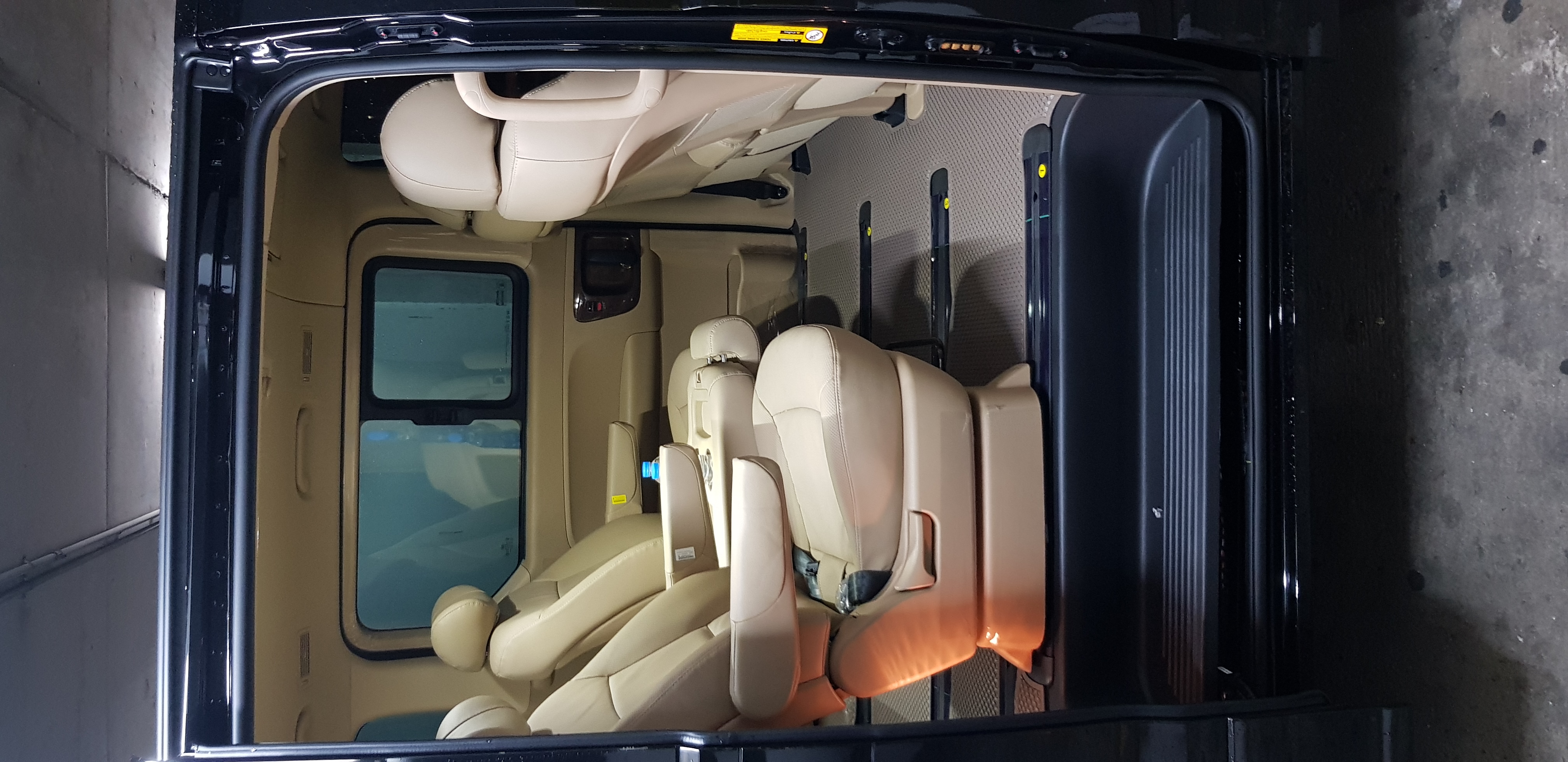 Hyundai H1 Deluxe , Elite NS Model 2023-2024 VIP 11 Seats