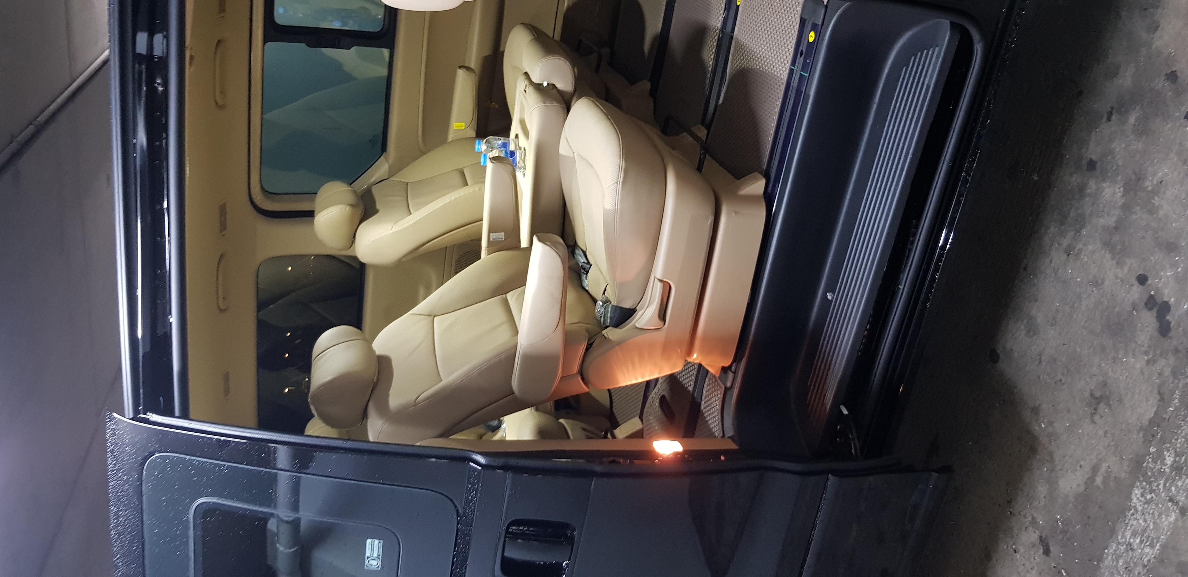 Hyundai H1 Deluxe , Elite NS Model 2023-2024 VIP 11 Seats