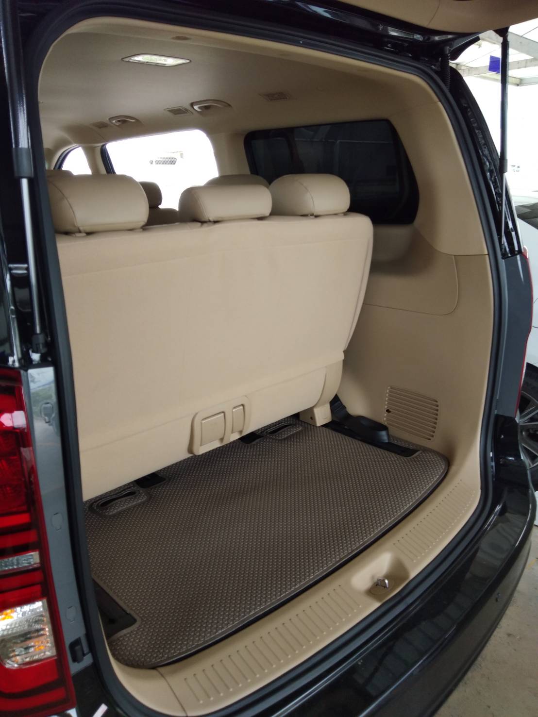 Hyundai H1 Deluxe , Elite NS Model 2023-2024 VIP 11 Seats