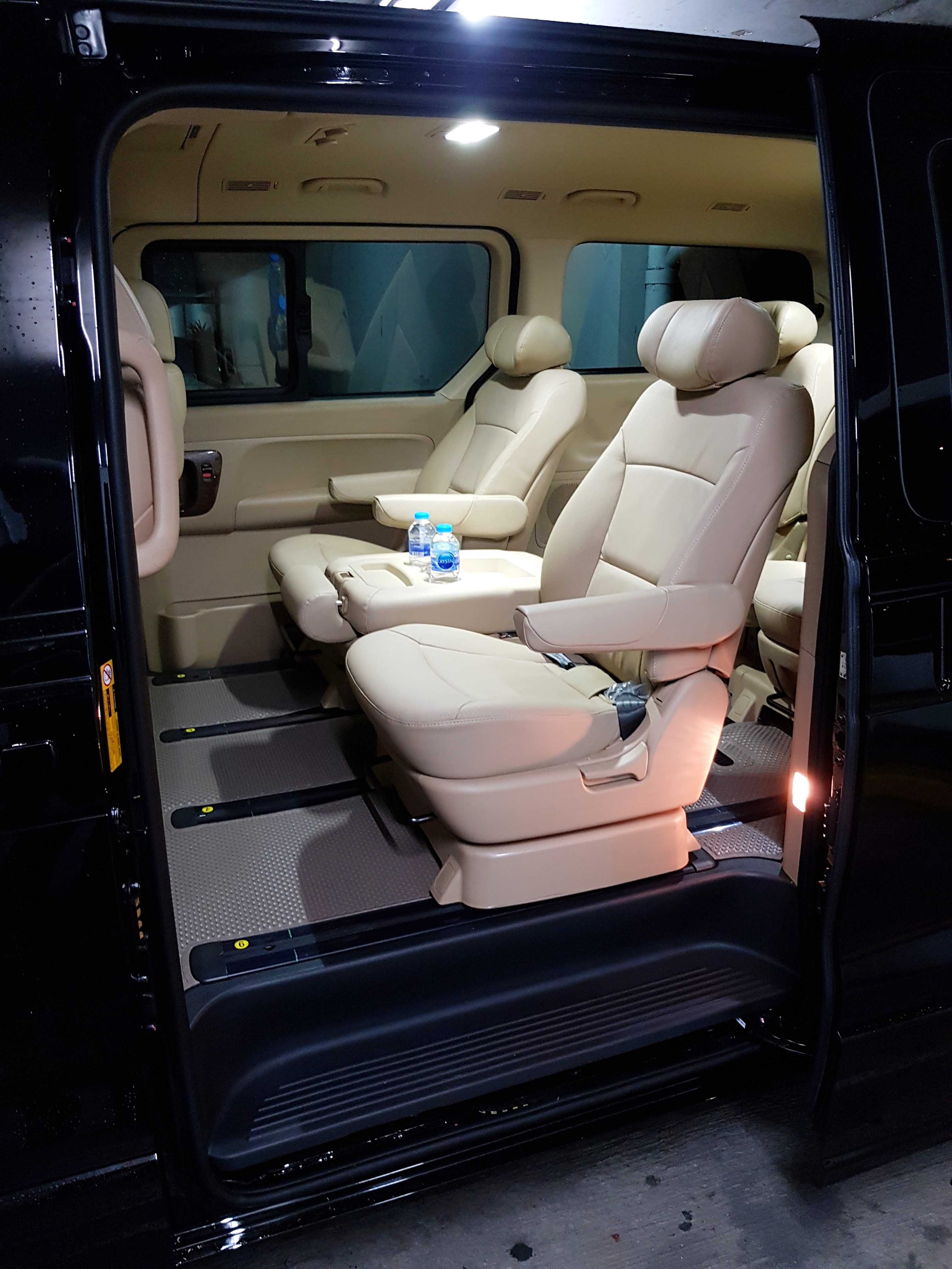 Hyundai H1 Deluxe , Elite NS Model 2023-2024 VIP 11 Seats