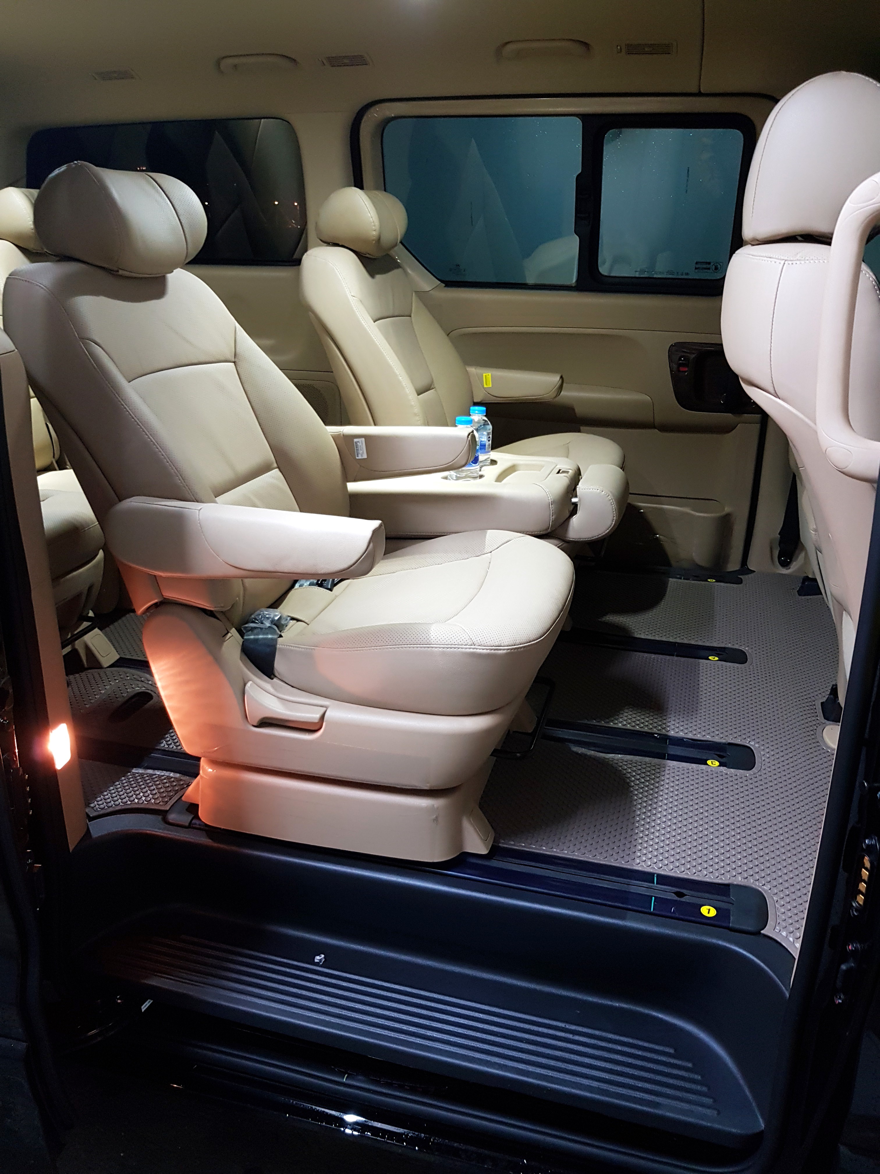 Hyundai H1 Deluxe , Elite NS Model 2023-2024 VIP 11 Seats