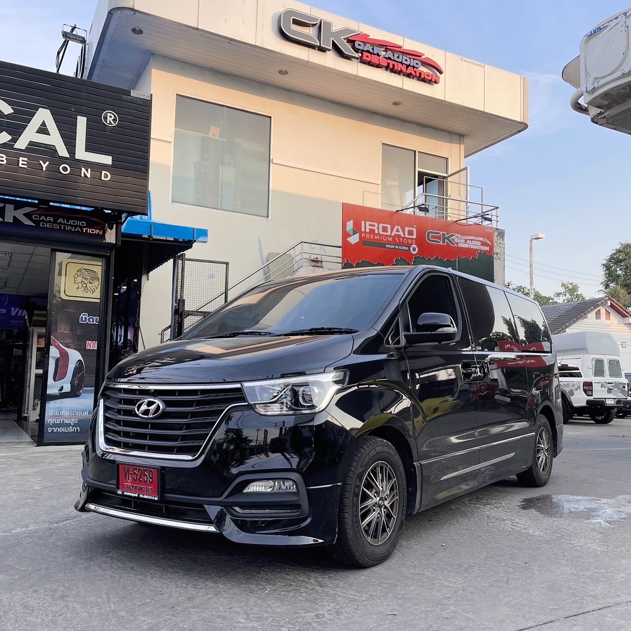 Hyundai H1 Deluxe , Elite NS Model 2023-2024 VIP 11 Seats