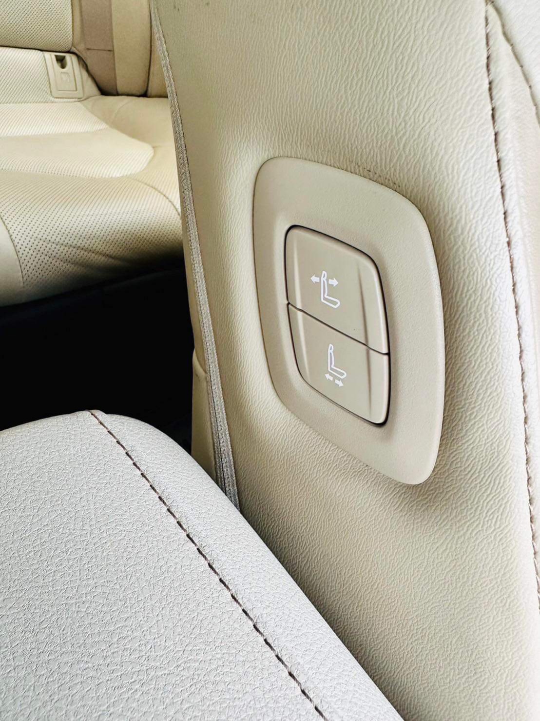 Toyota Camry Premium Luxury Model 2023 VIP 4 Seats