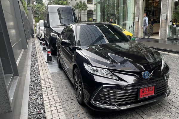 Toyota Camry Premium Luxury Model  2023 VIP 4 Seats
